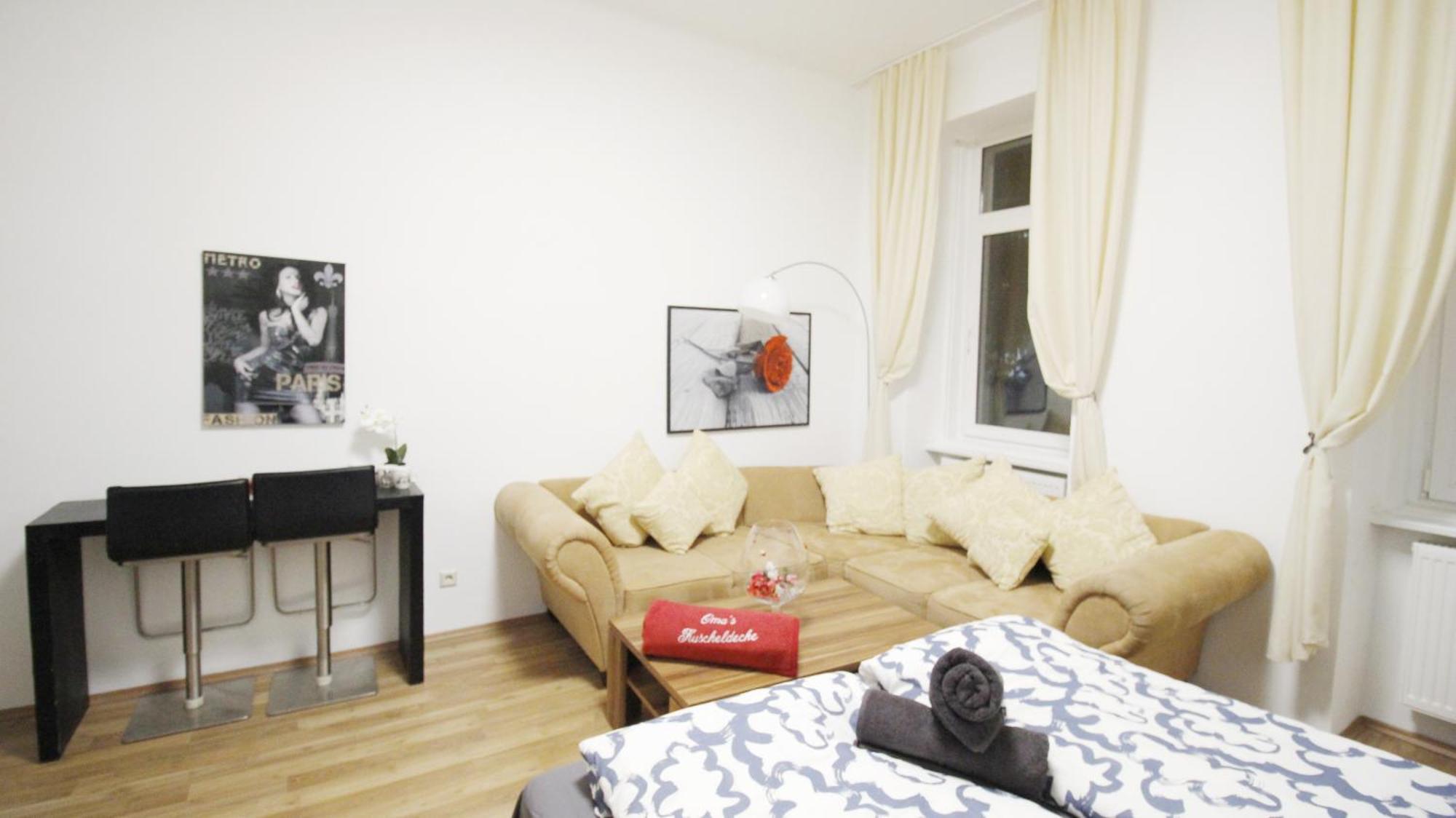 Family In Brigittenau Apartment *
