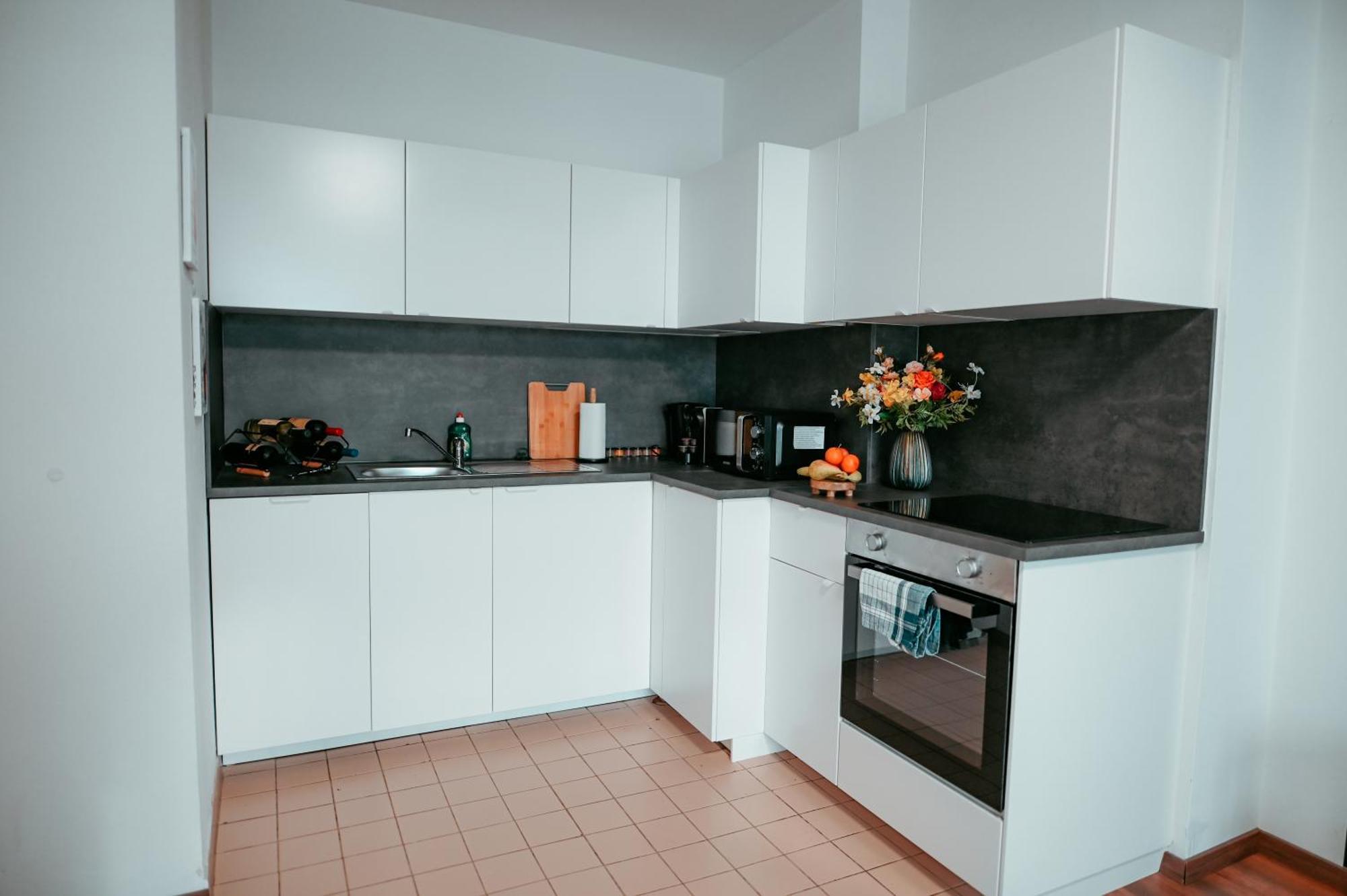 Apartment Shopping Center 3 *
