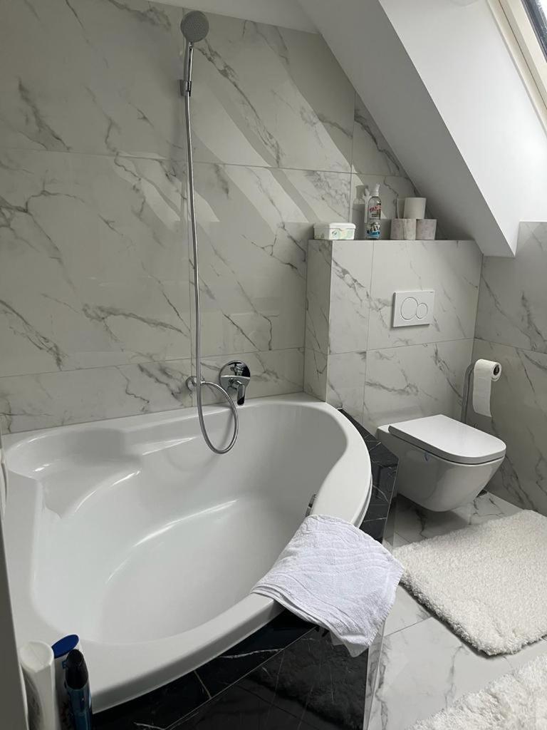 B-apartment 12 *