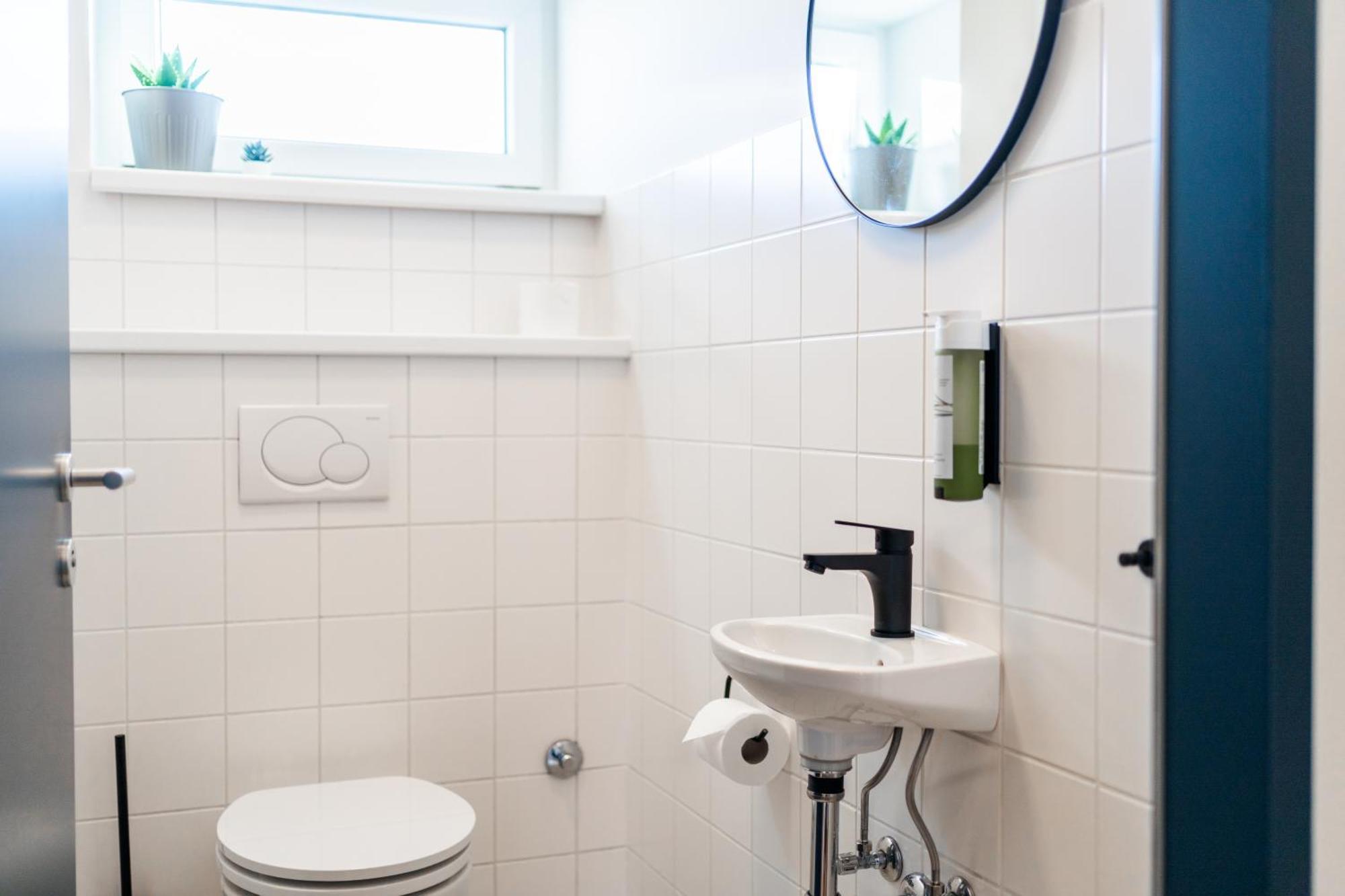 Myflat - Bright Near Station Apartment Vienna