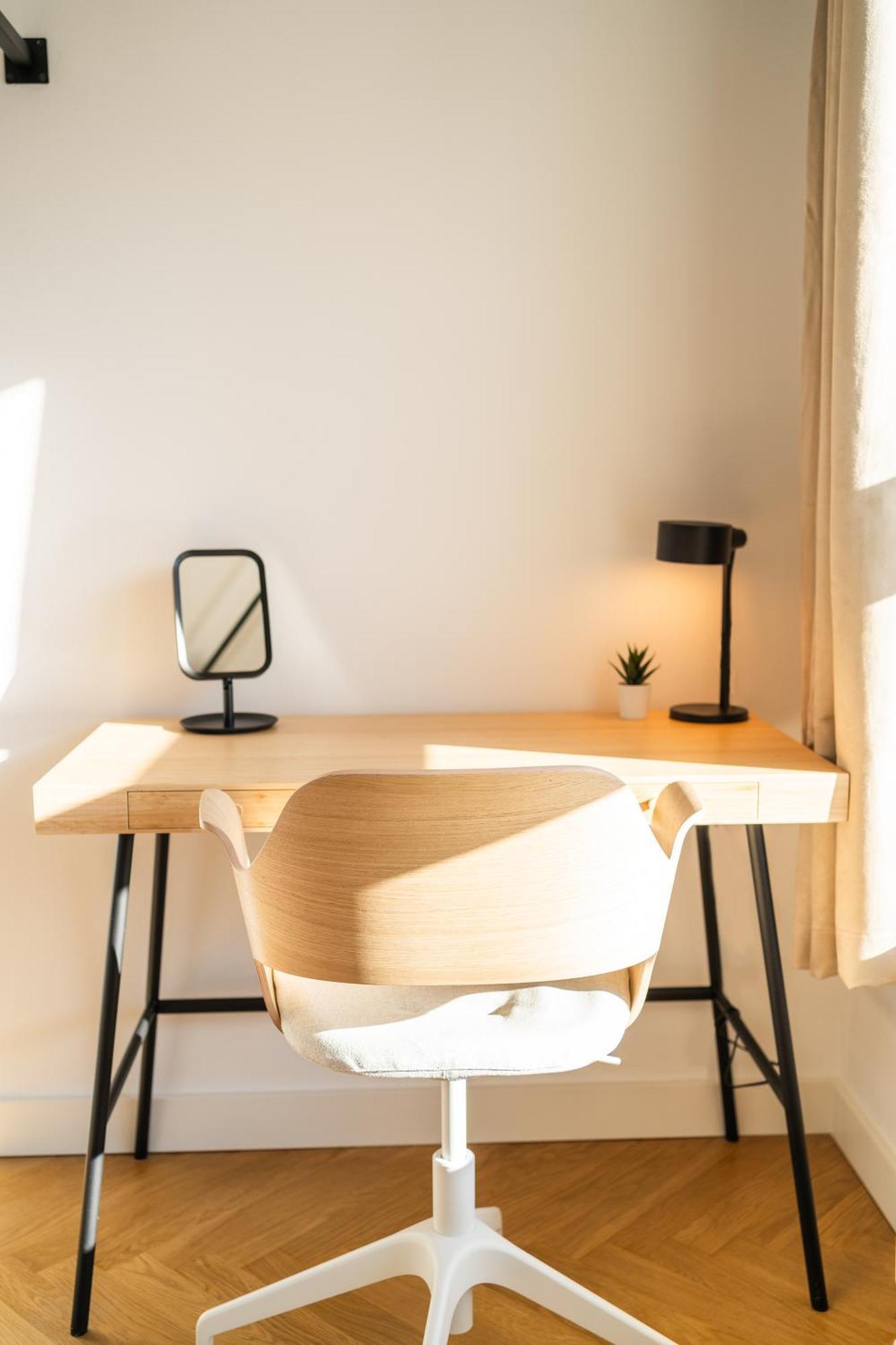 Myflat - Bright Near Station Apartment *