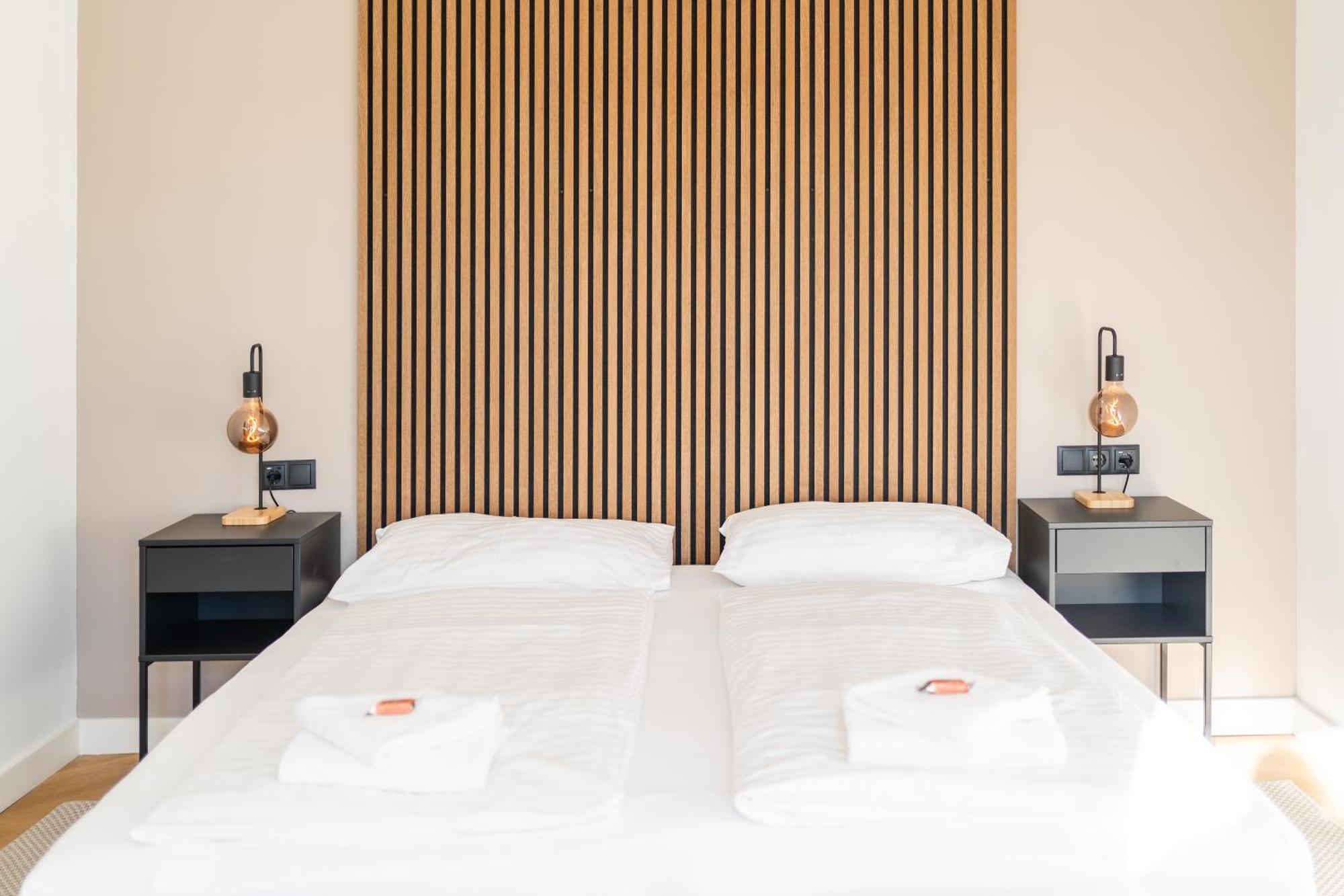 Myflat - Bright Near Station Apartment Vienna