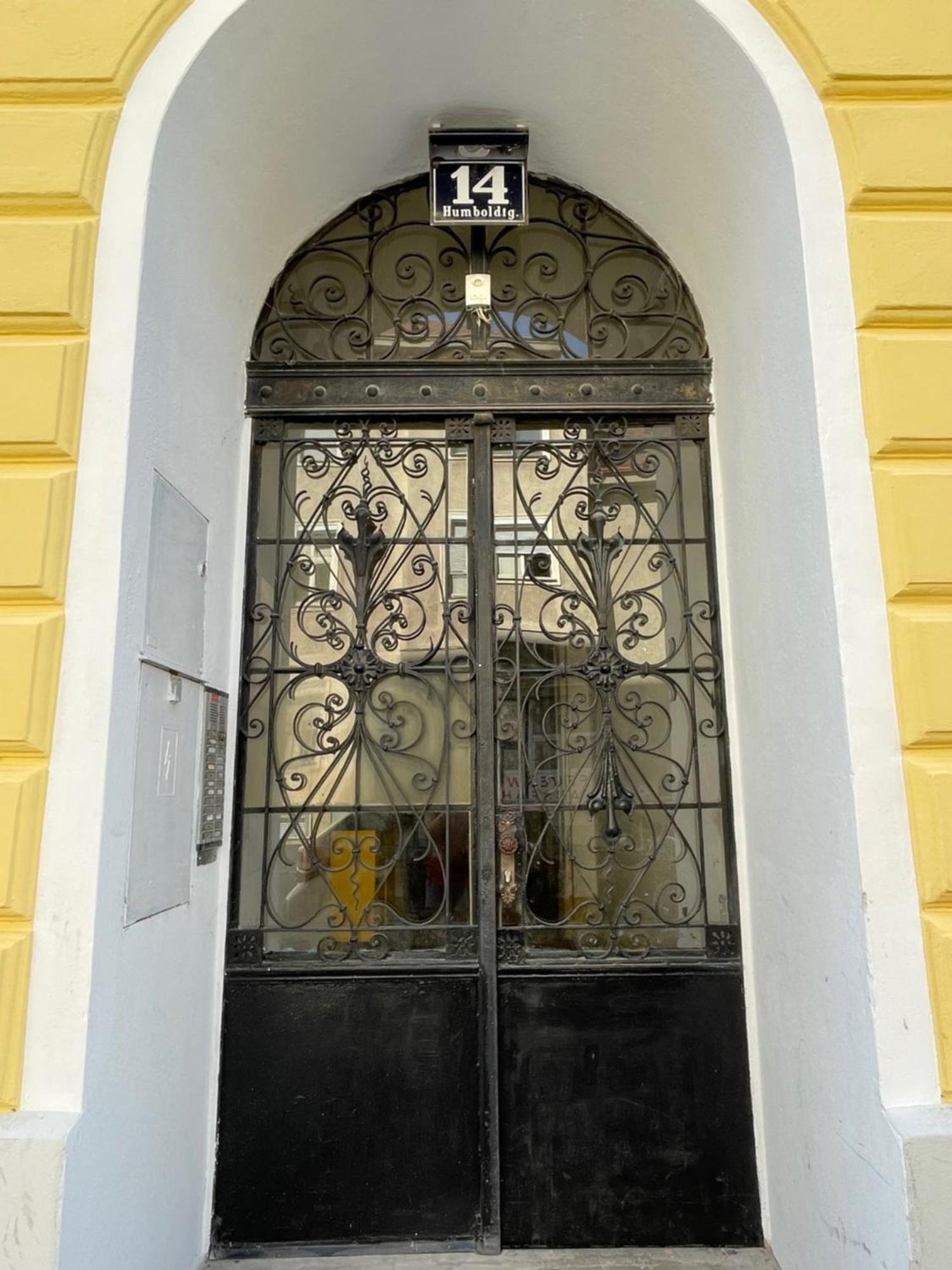 And Simple To Reach Apartment Vienna