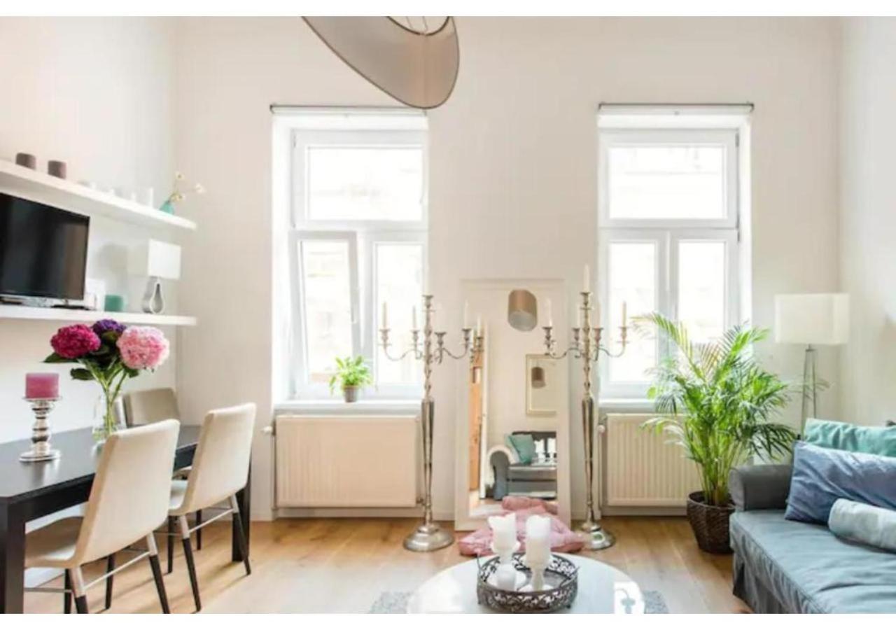 Luxurious And Bright, 5 Min To City Center Apartamento