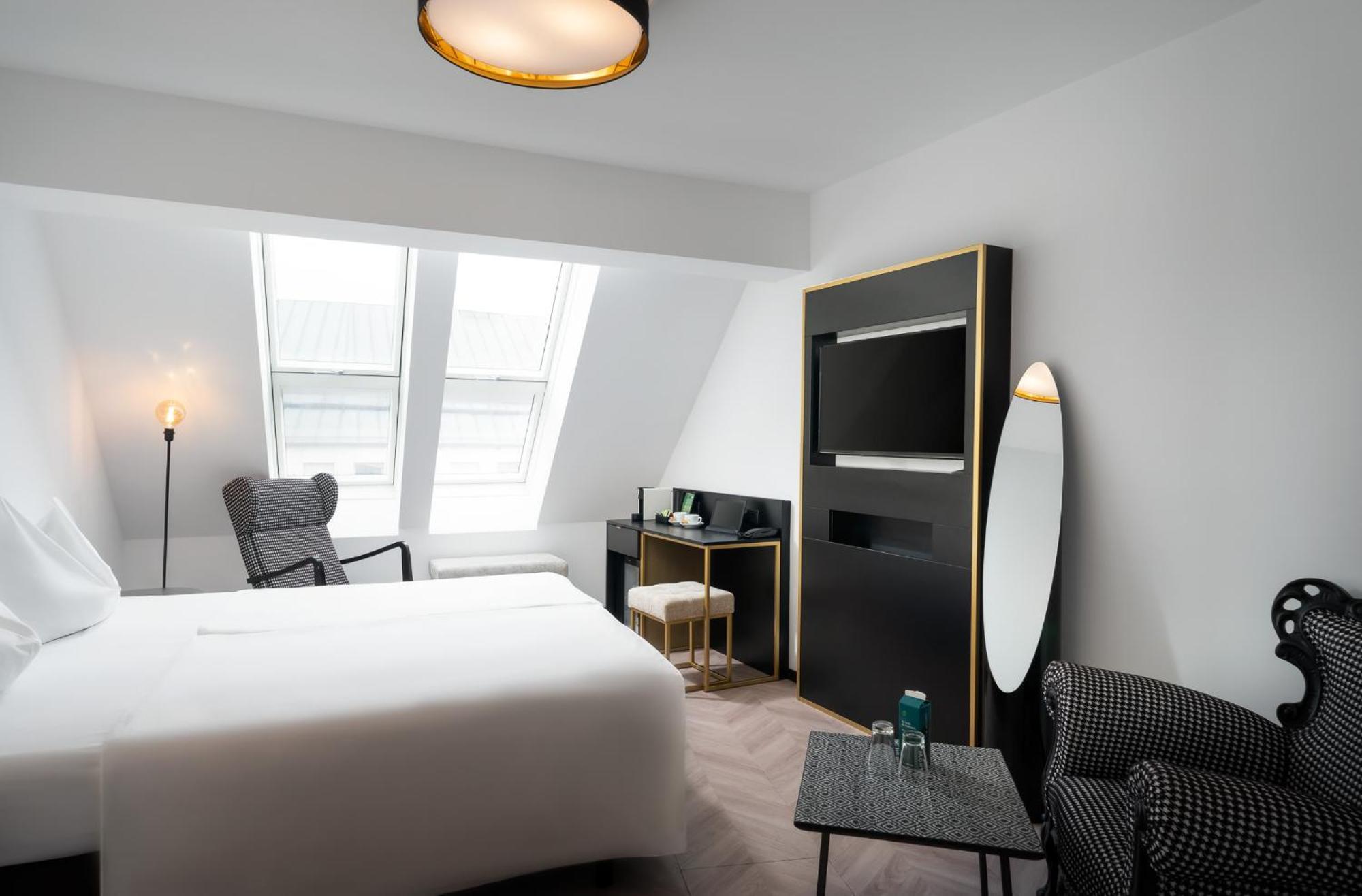 Elaya Center Hotel