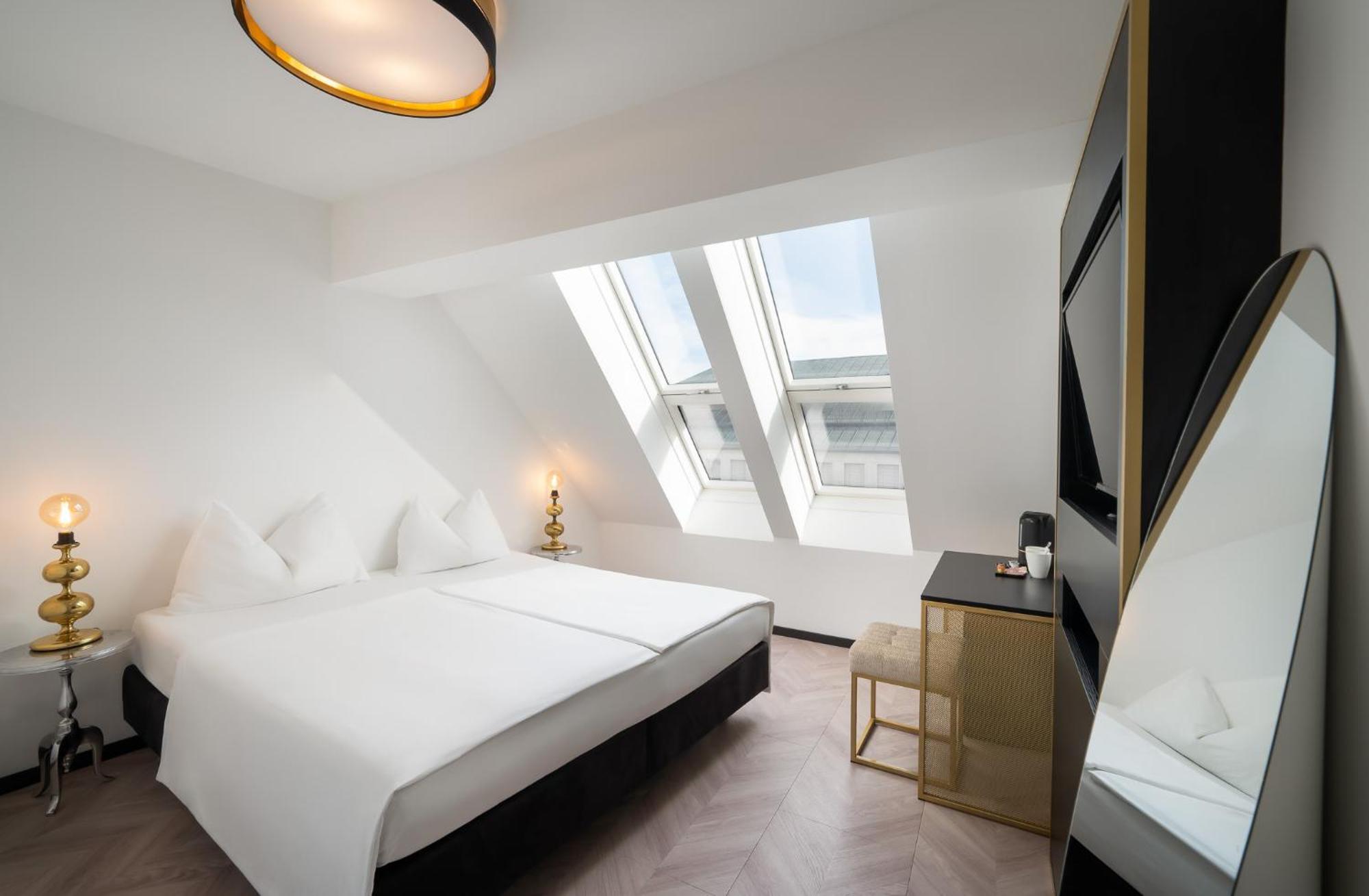 Hotel Elaya Center