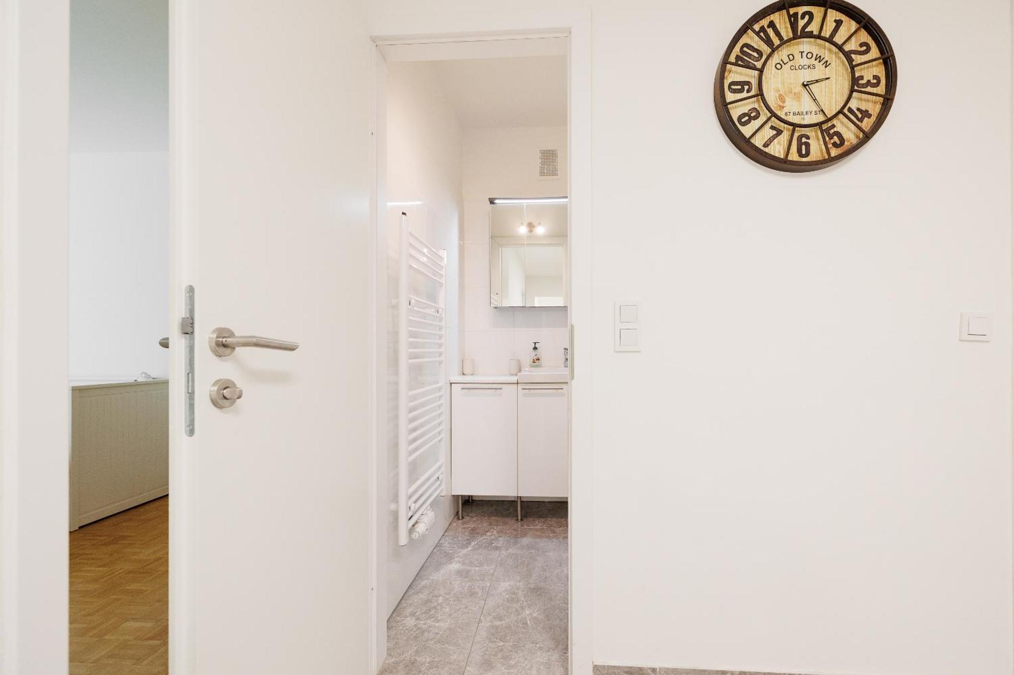 Cozy, Spacious And Charming 4 Bedrooms Apartament Vienna