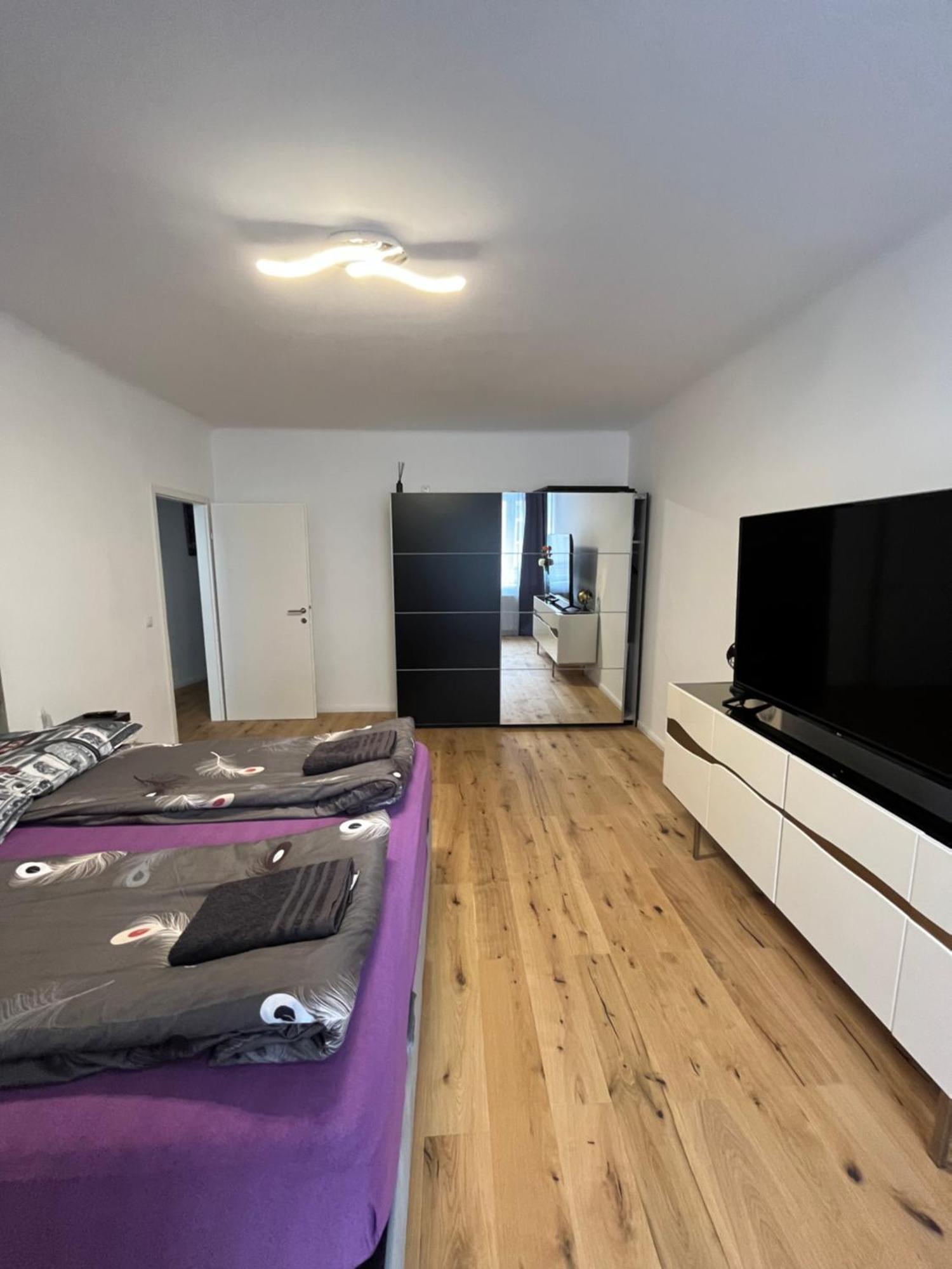A&a Living - Best Location In !!! Apartment *