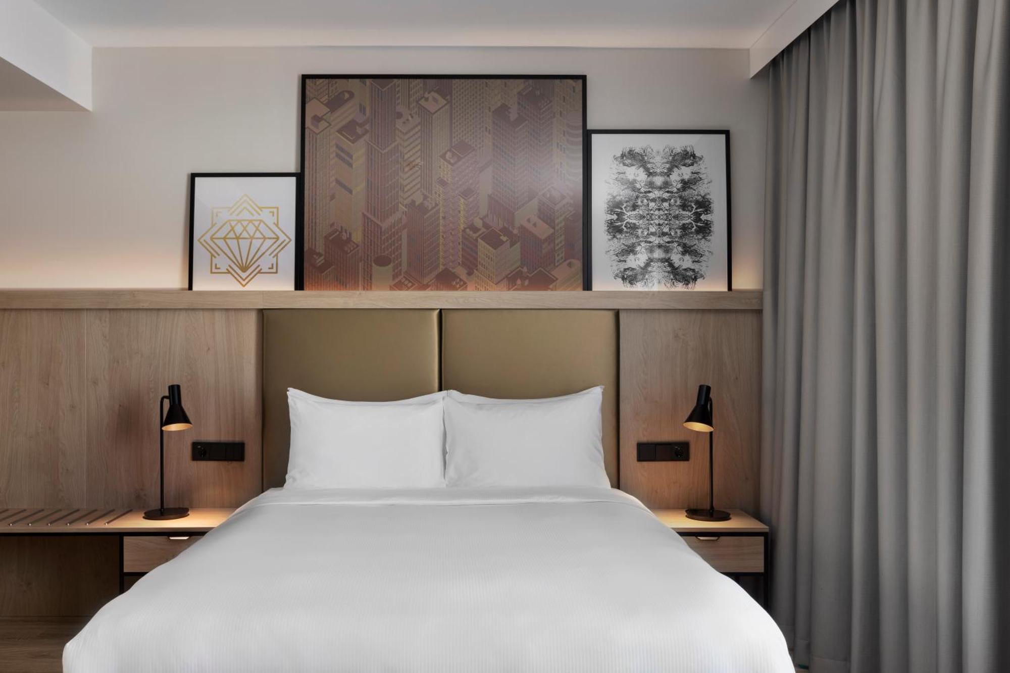 Aparthotel By Marriott East 4*