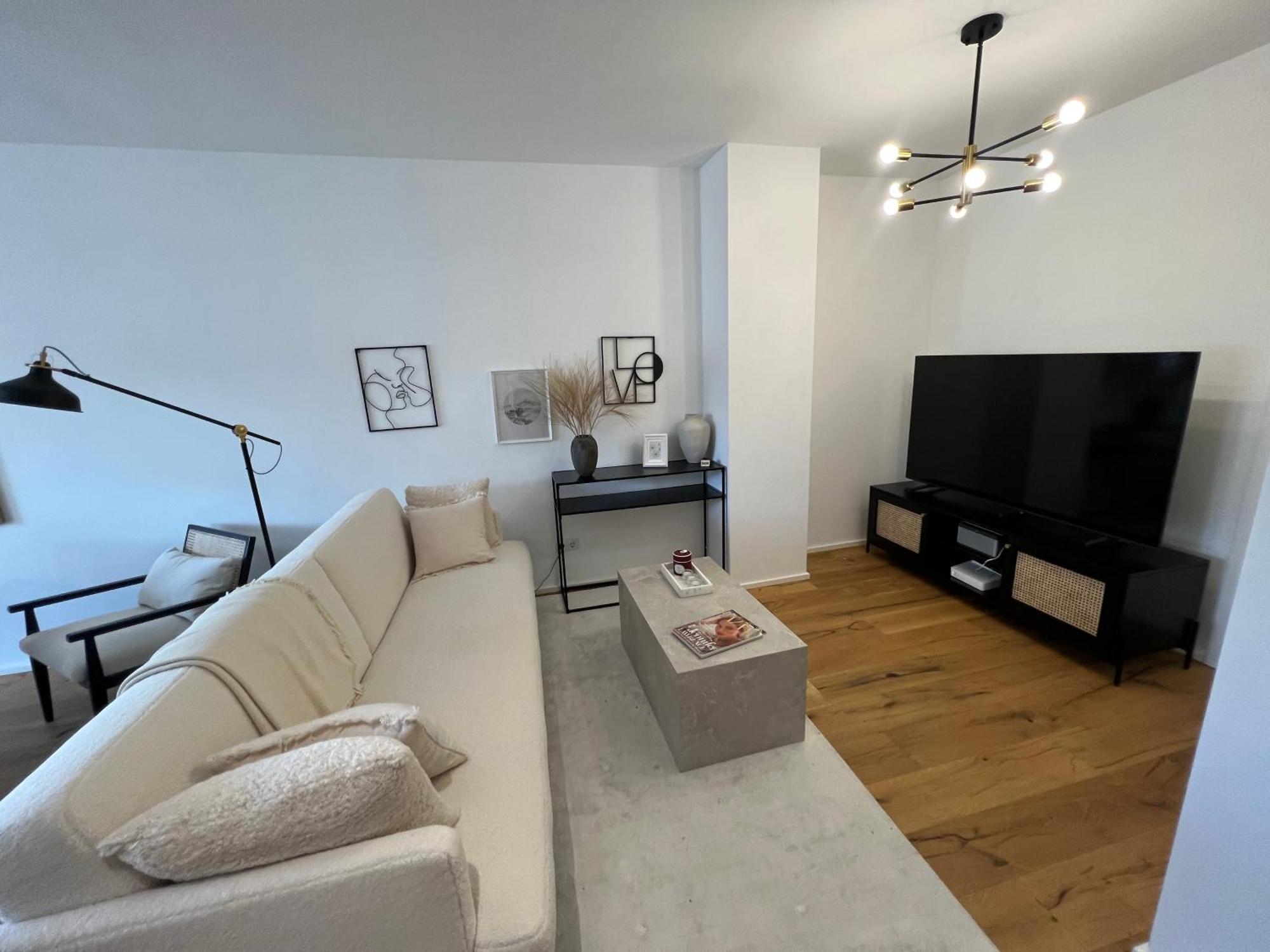 Stylishes Mit Grossem Balkon Nahe Hauptbahnhof Vienna
