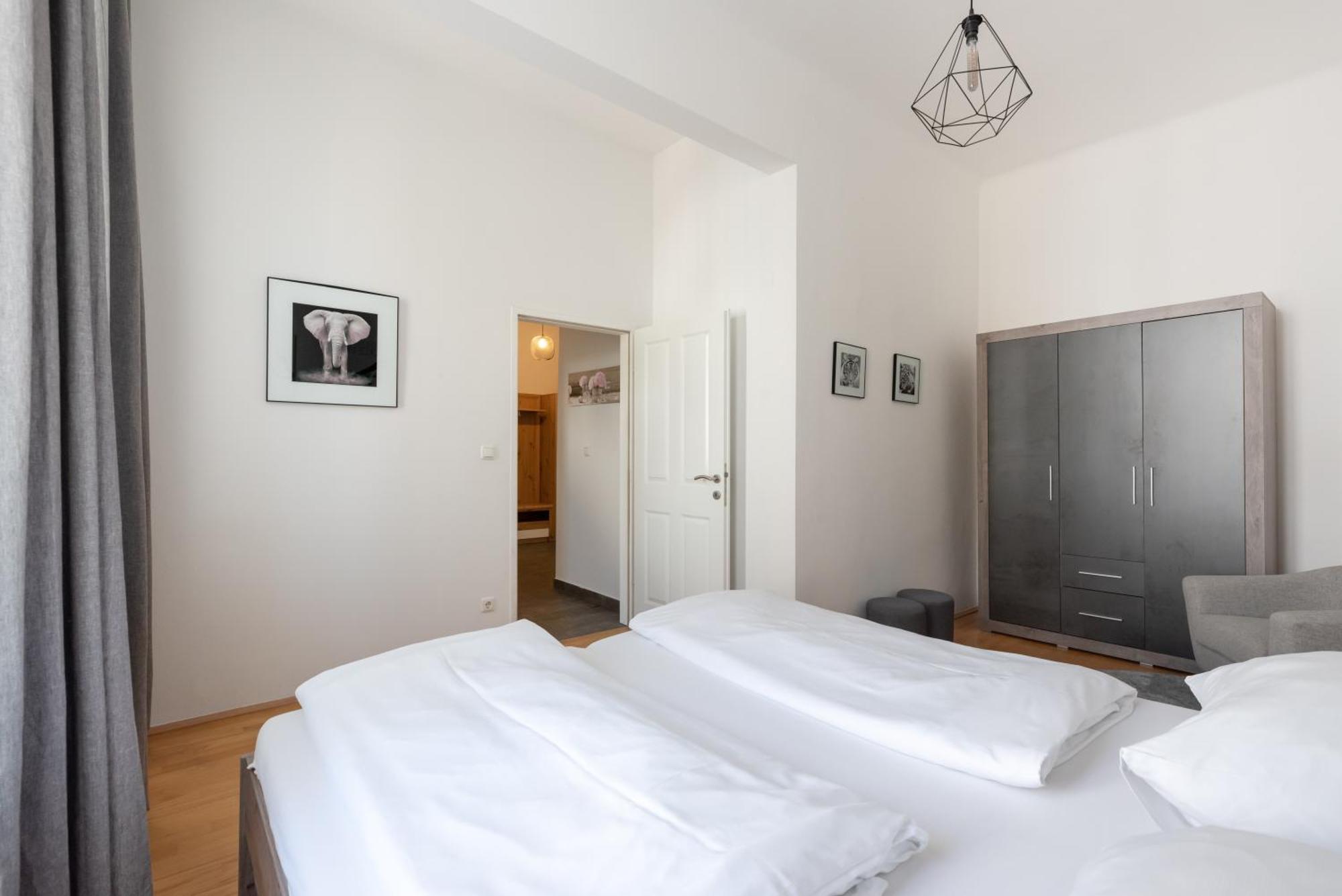 Zentrale Lage Mit Direkter Anbindung Ans Zentrum *
