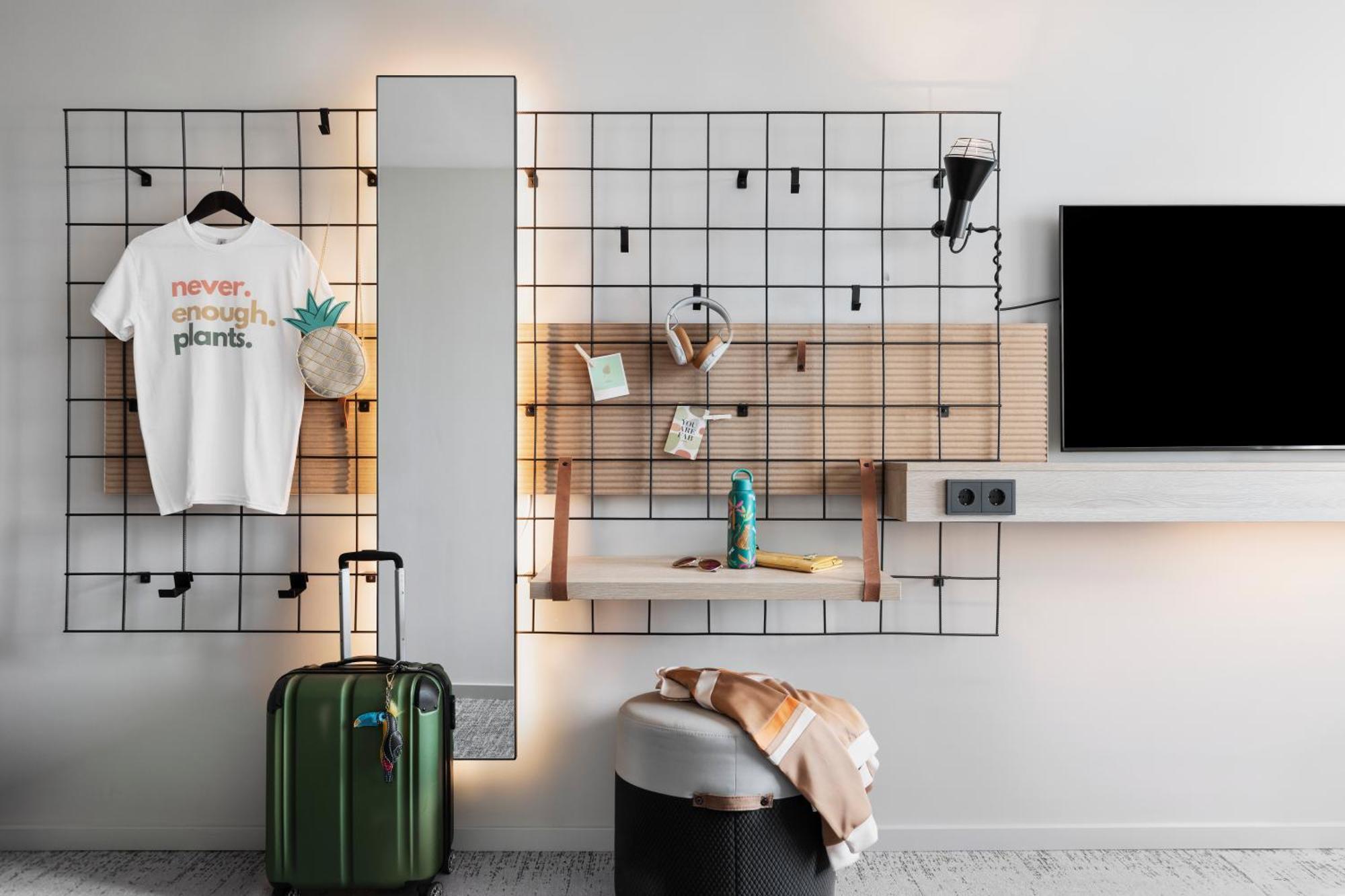 Moxy East 3*