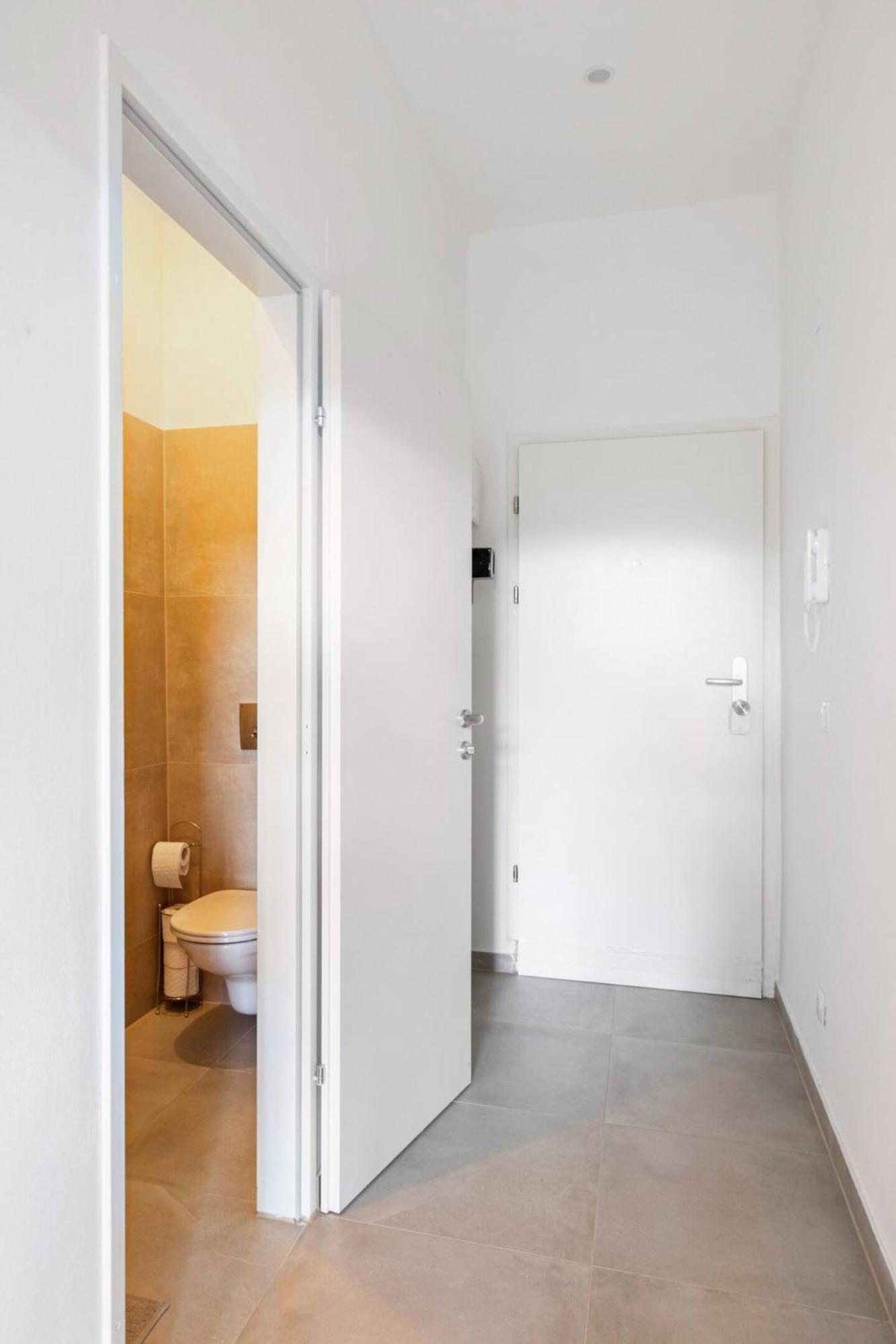 Near Schoenbrunn & Metro Apartment Wien