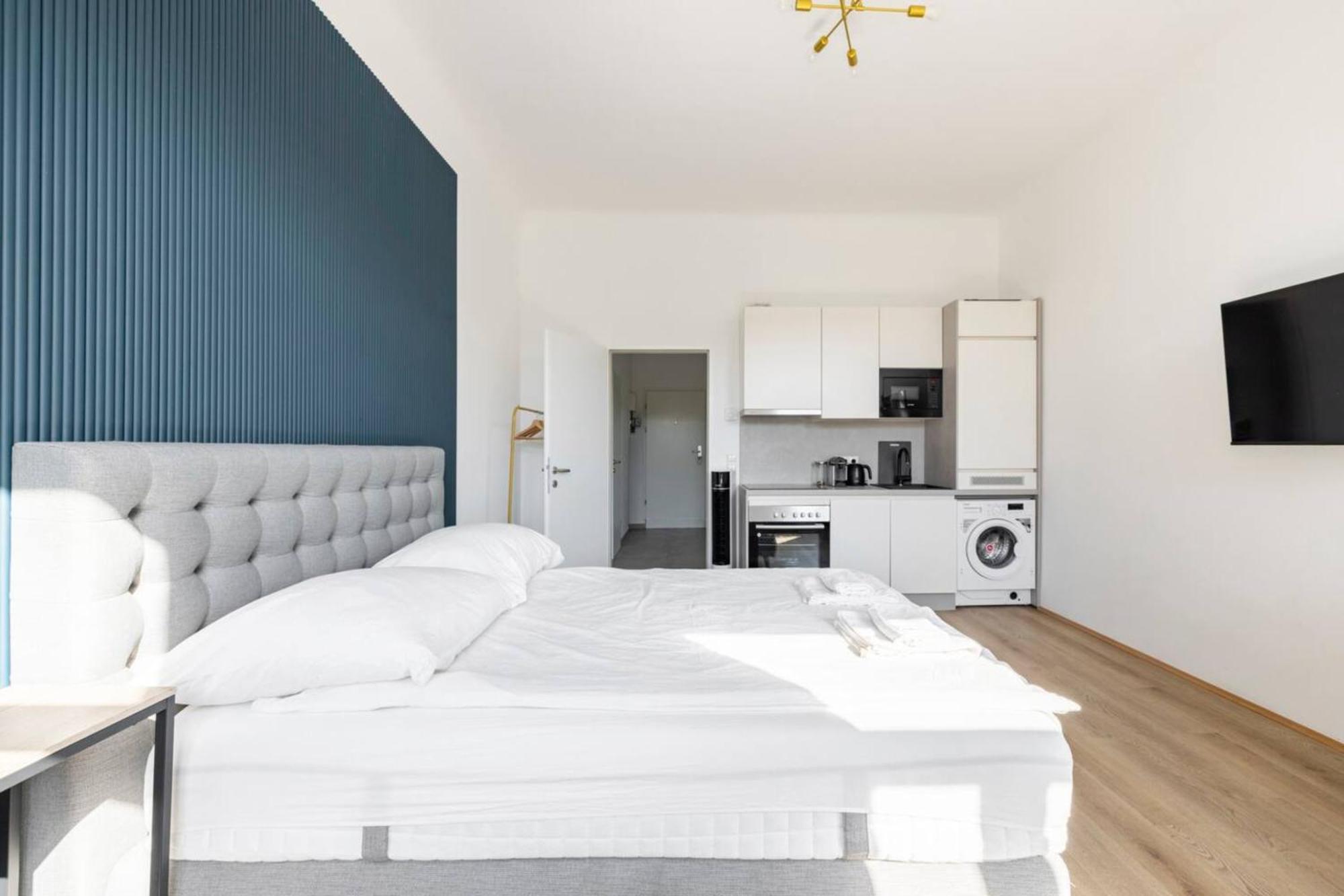 Near Schoenbrunn & Metro Apartment *