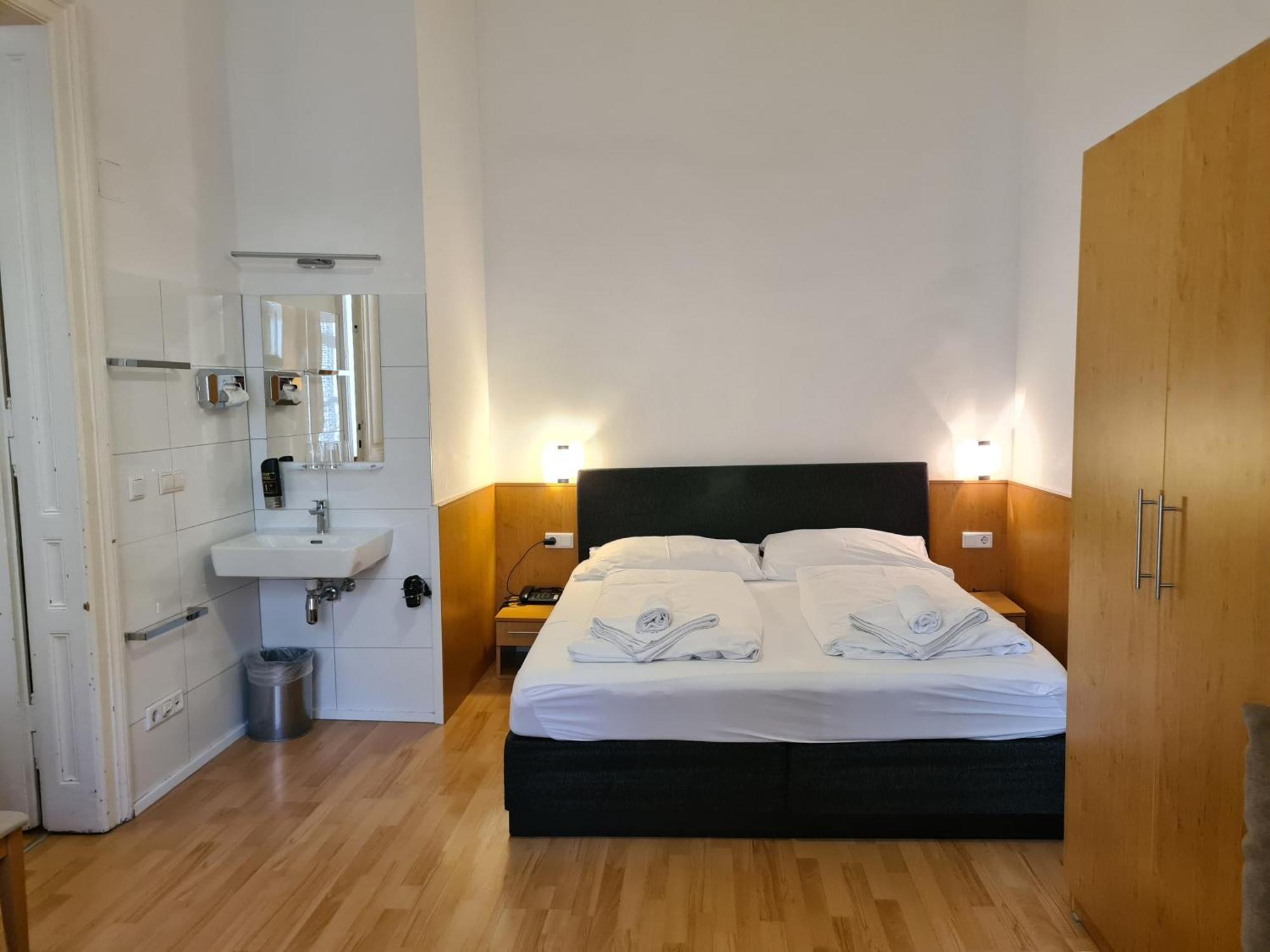 Hotel Pension Ani-Falstaff 3*