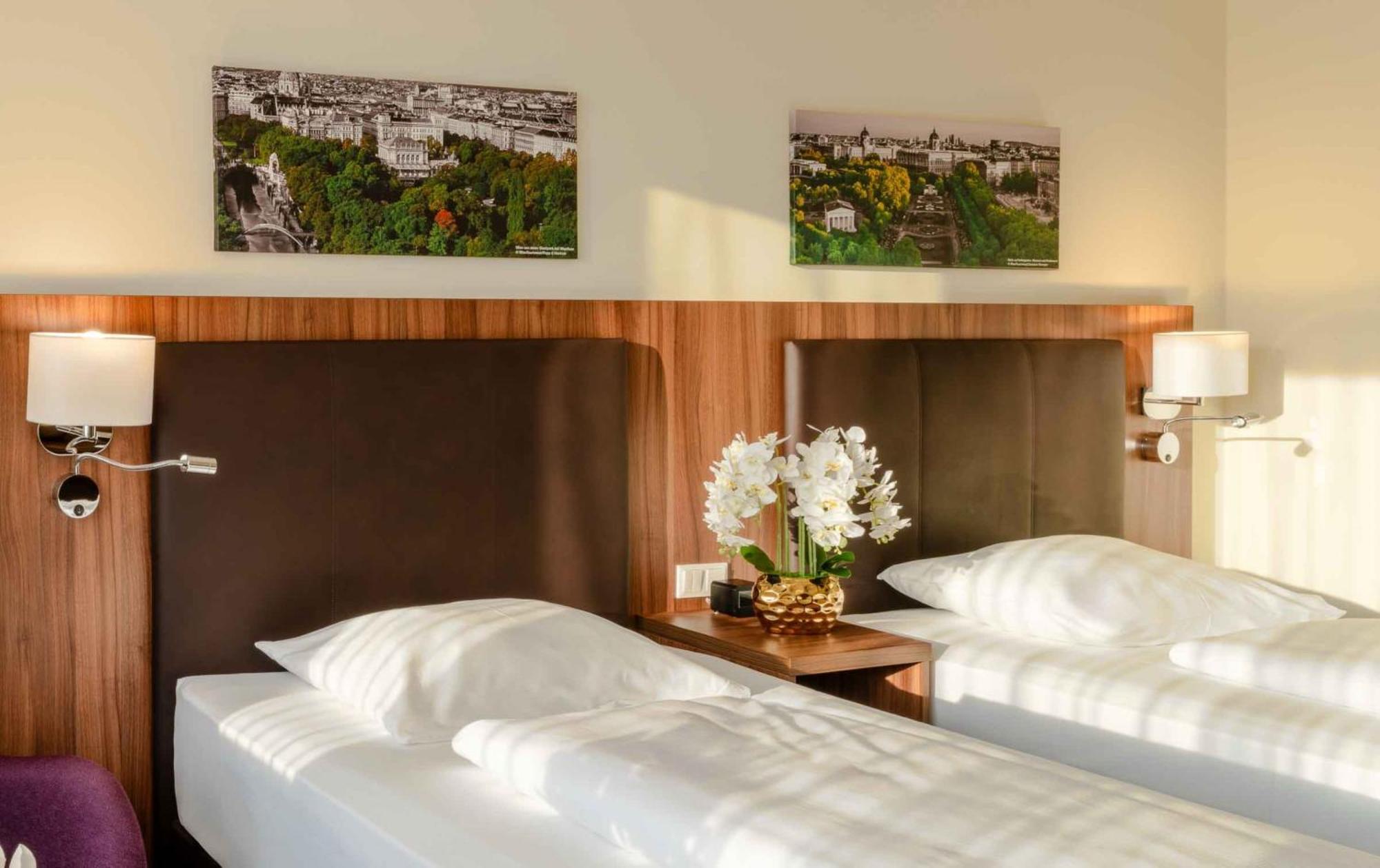 Plaza Premium 4* Vienna