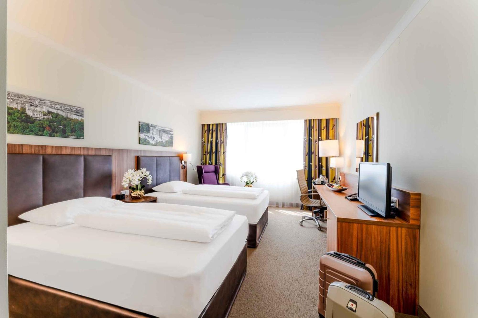 Hotel Plaza Premium 4*