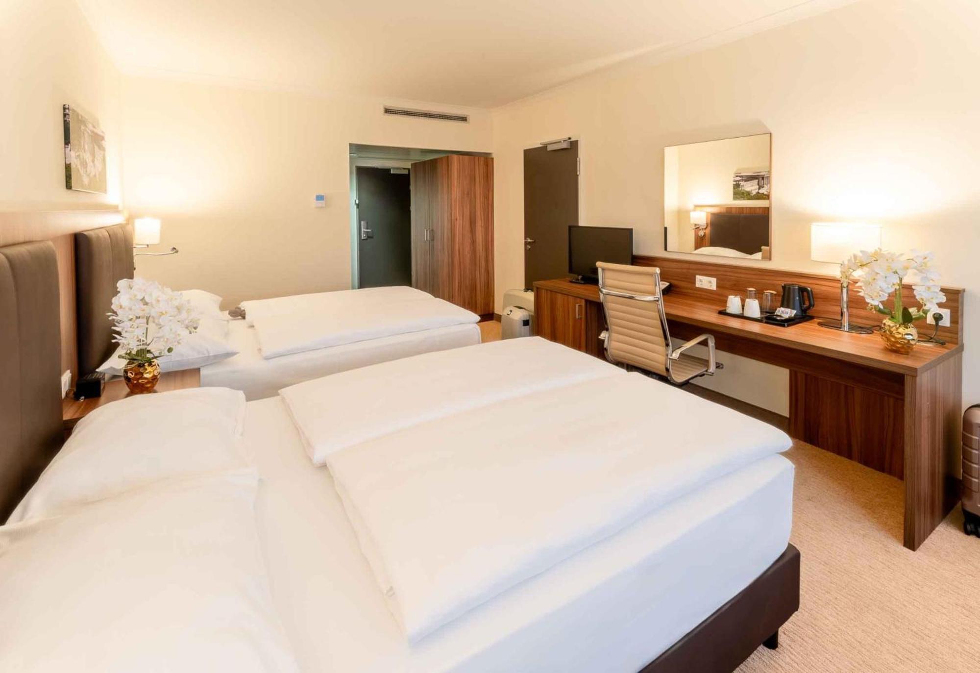 Plaza Premium 4* Vienna