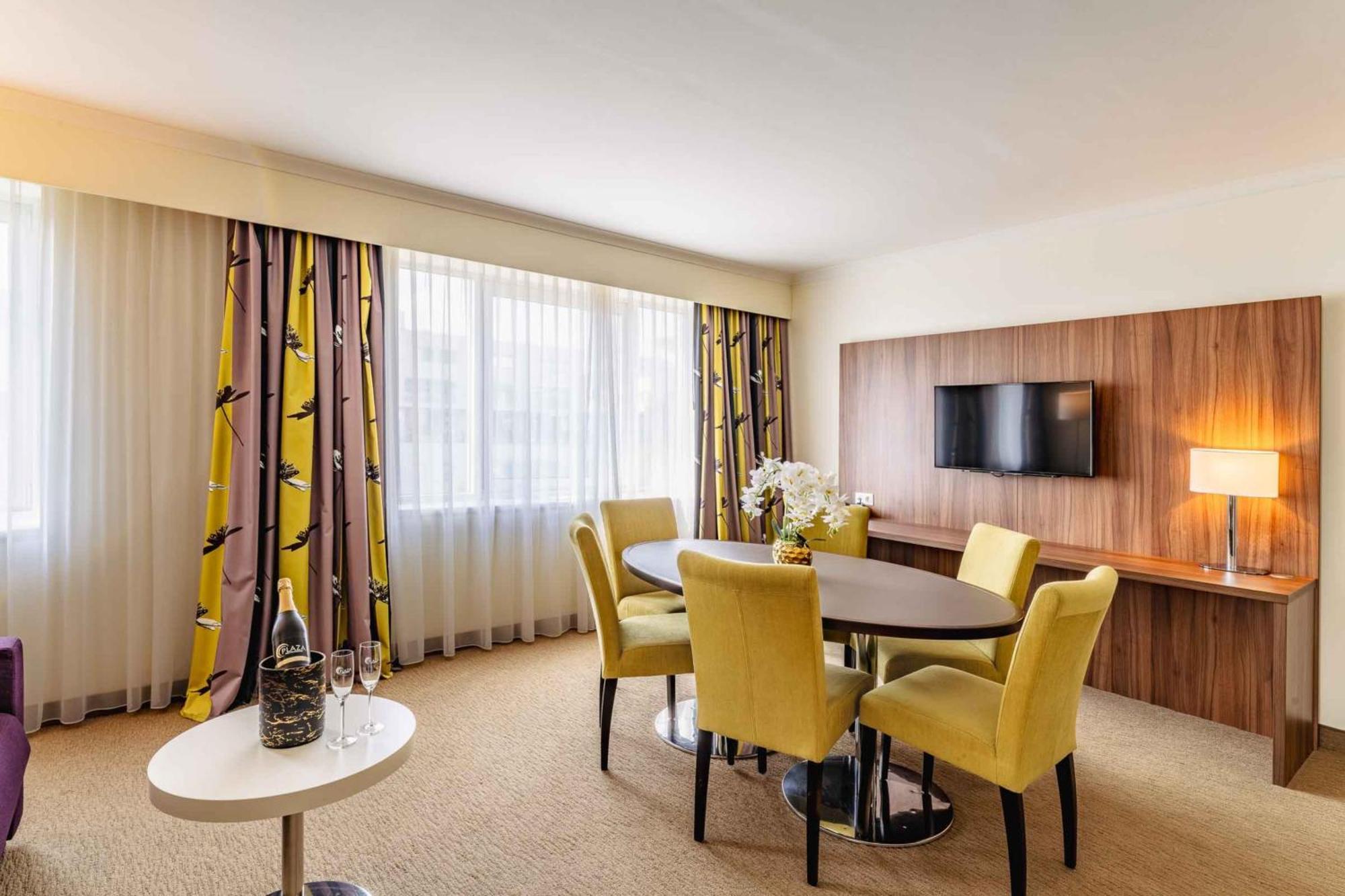 Hotel Plaza Premium 4*