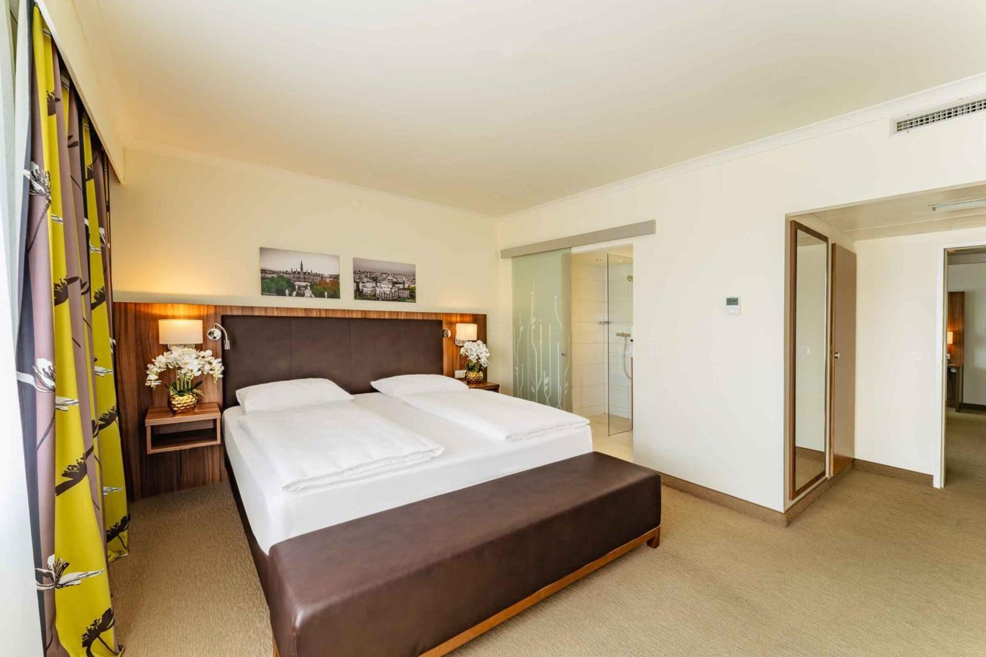 Plaza Premium Hotel