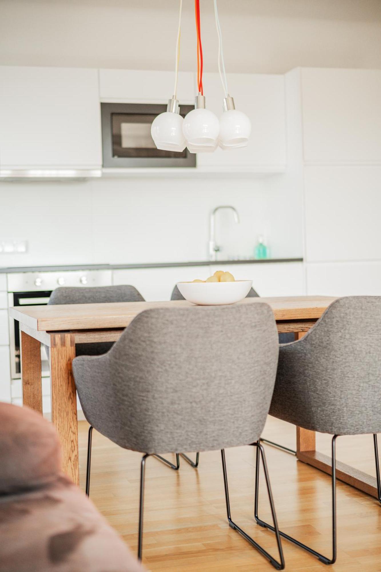 Central 60m2 10 Min Walk From Main Station Apartment