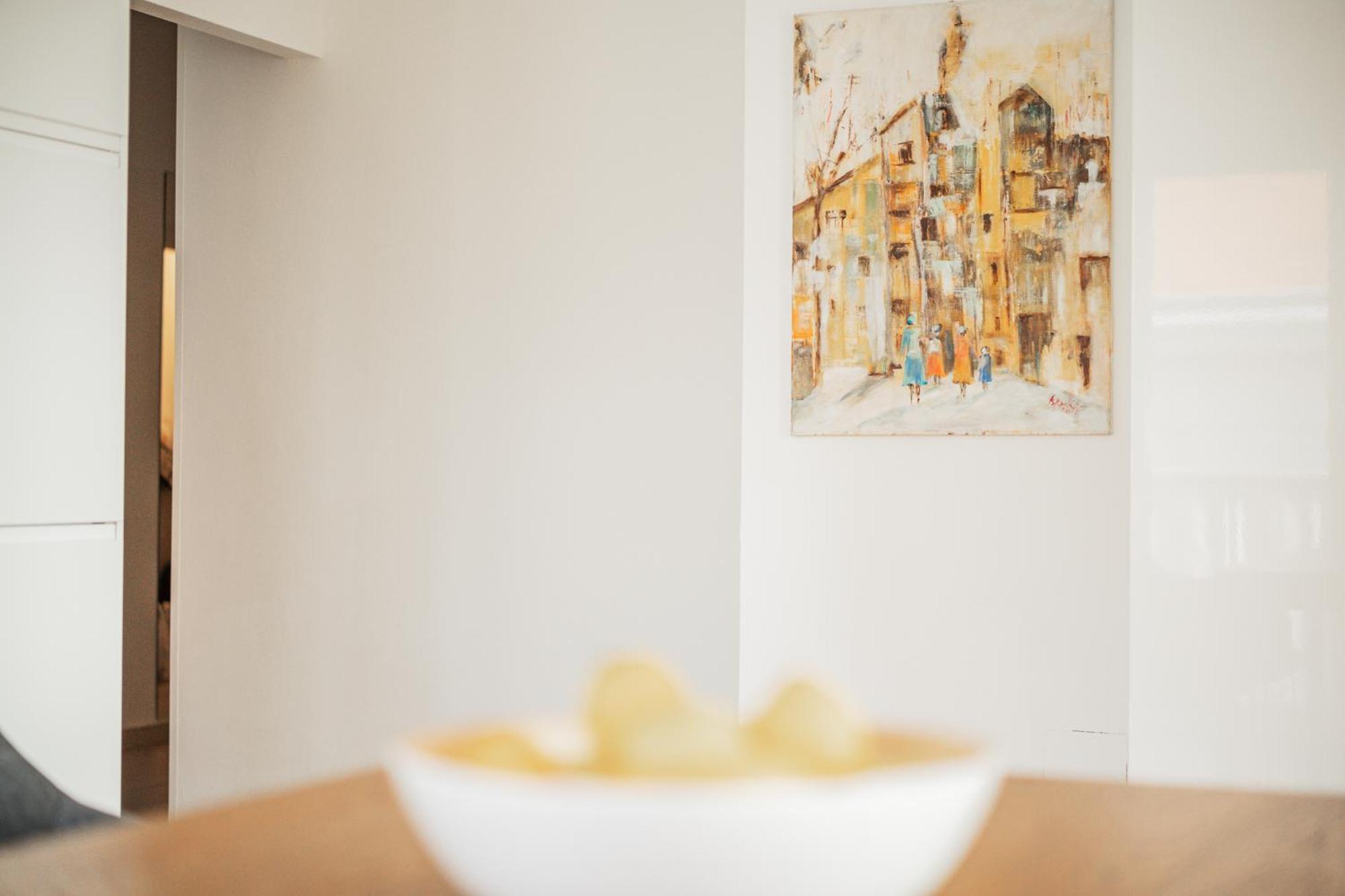 Central 60m2 10 Min Walk From Main Station Apartment *
