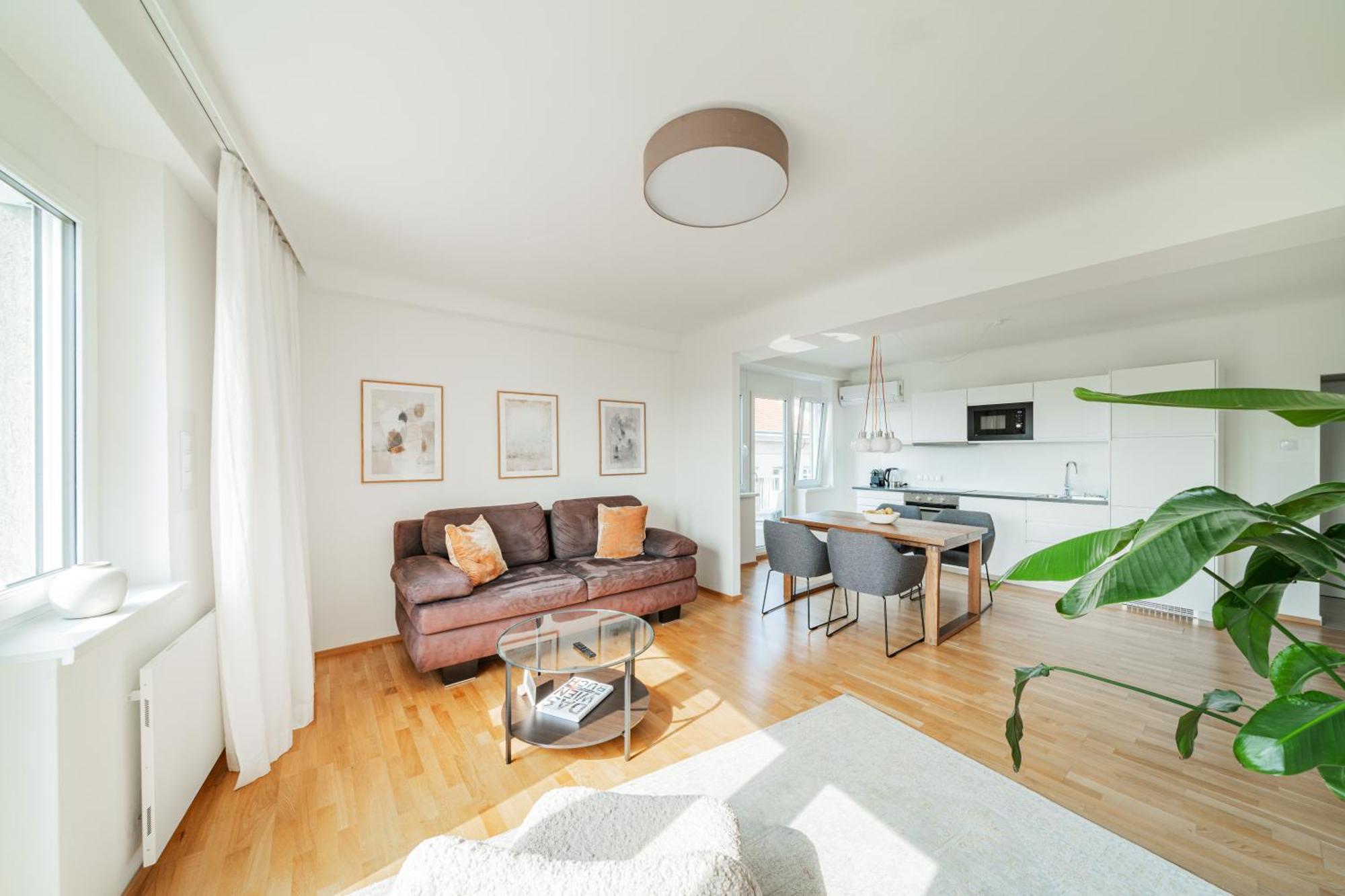 Central 60m2 10 Min Walk From Main Station *
