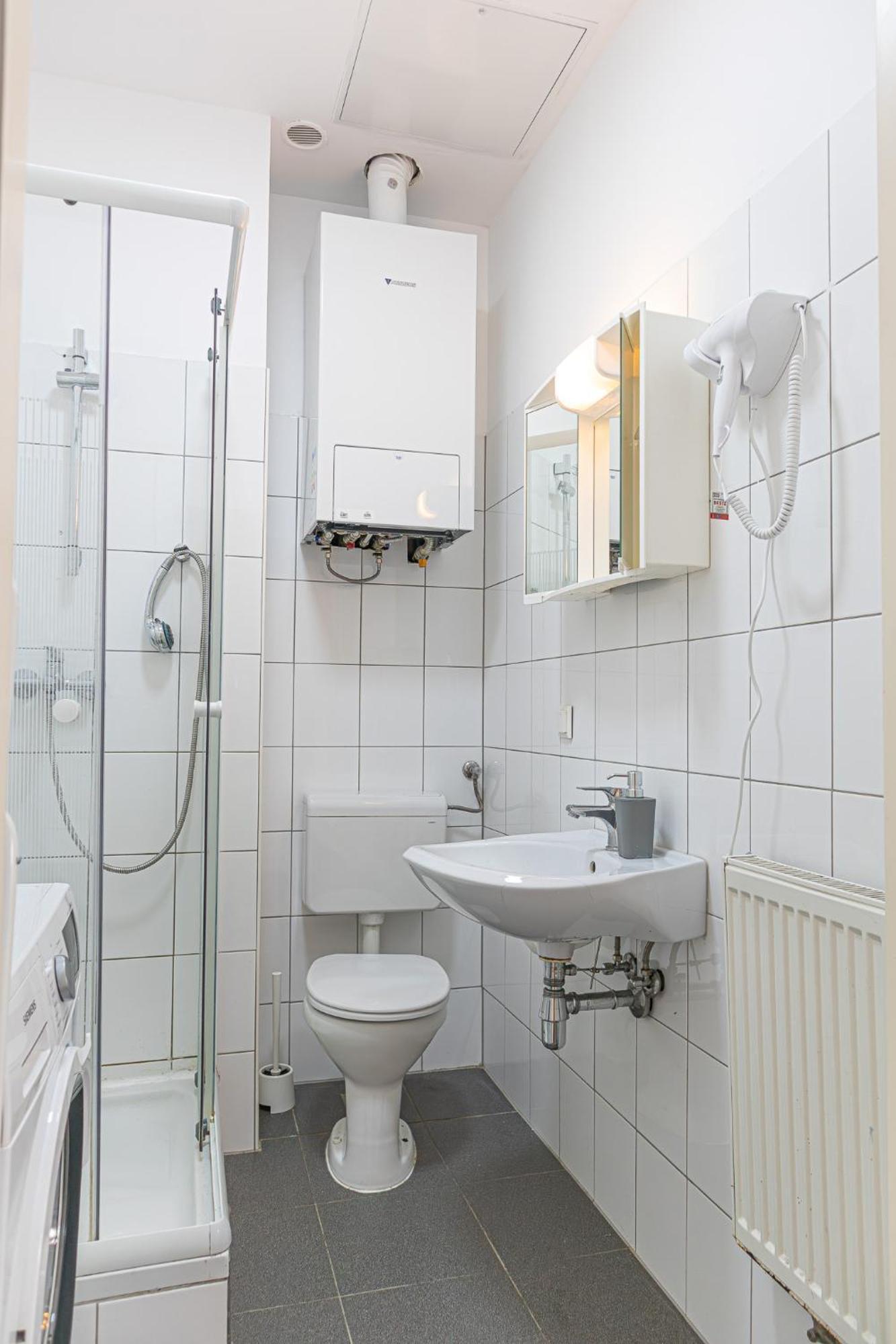 Spacious 2br Great Location - Near Schoenbrunn