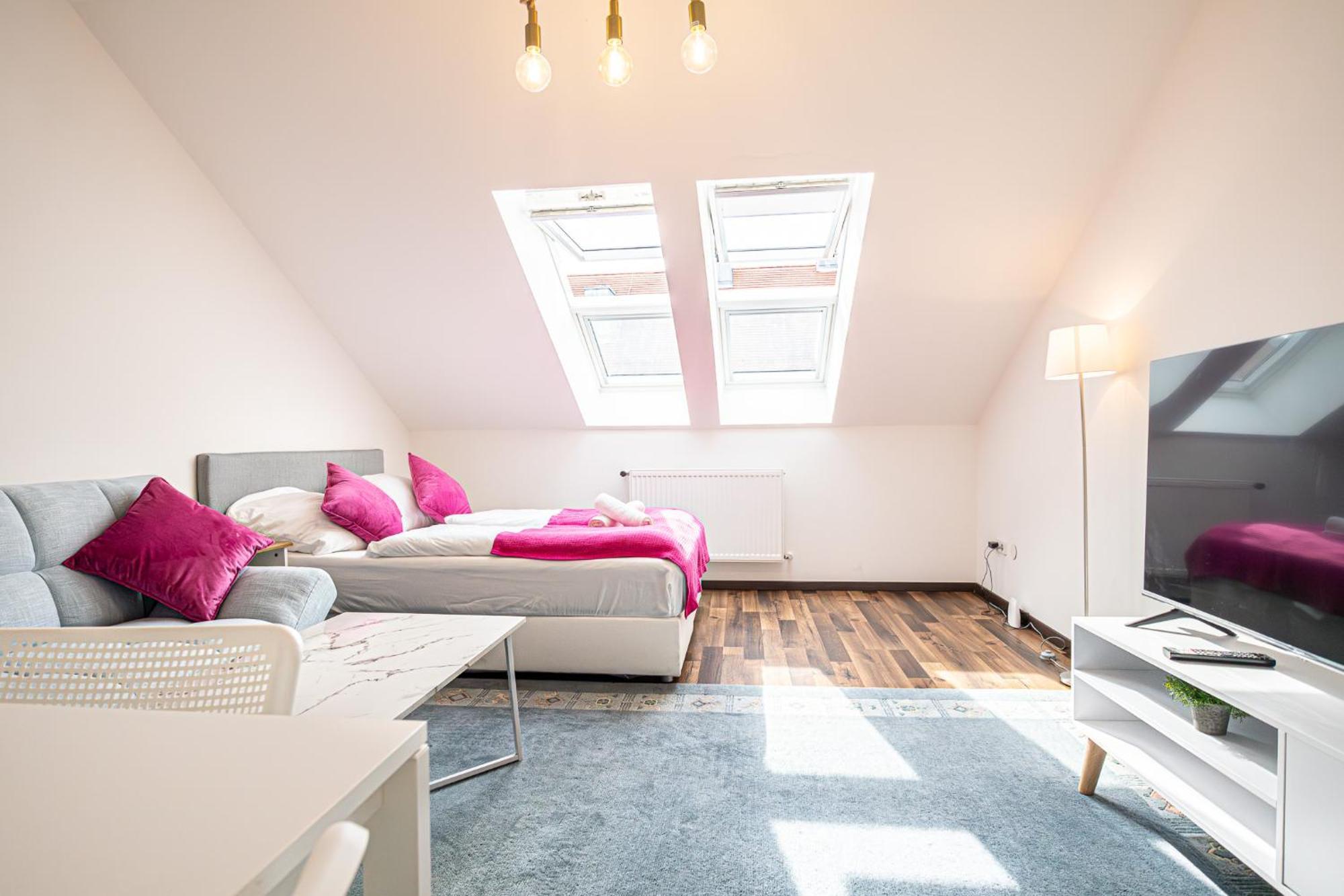 Airy Attic Apt.: Stylish At Penzing Area Vienna