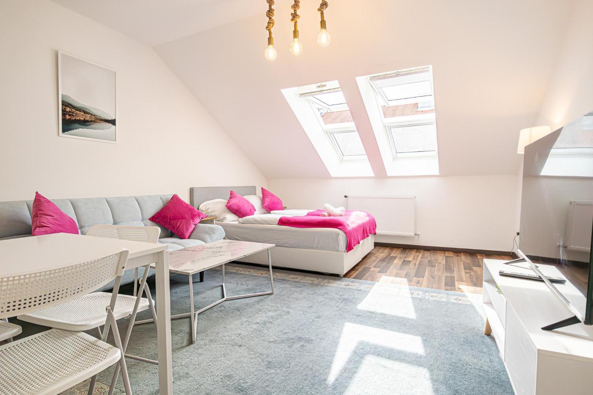 Apartment Airy Attic Apt.: Stylish At Penzing Area *