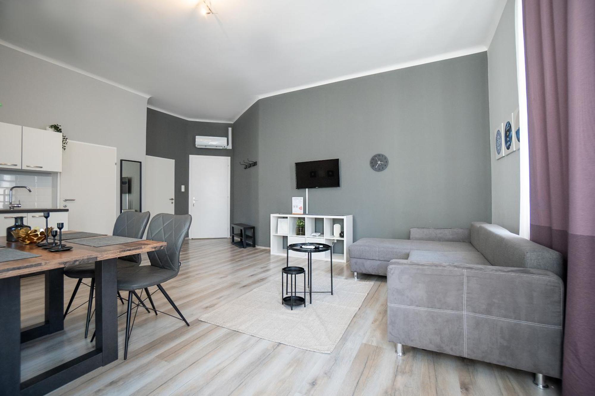 Beautiful New Near Center * Viena