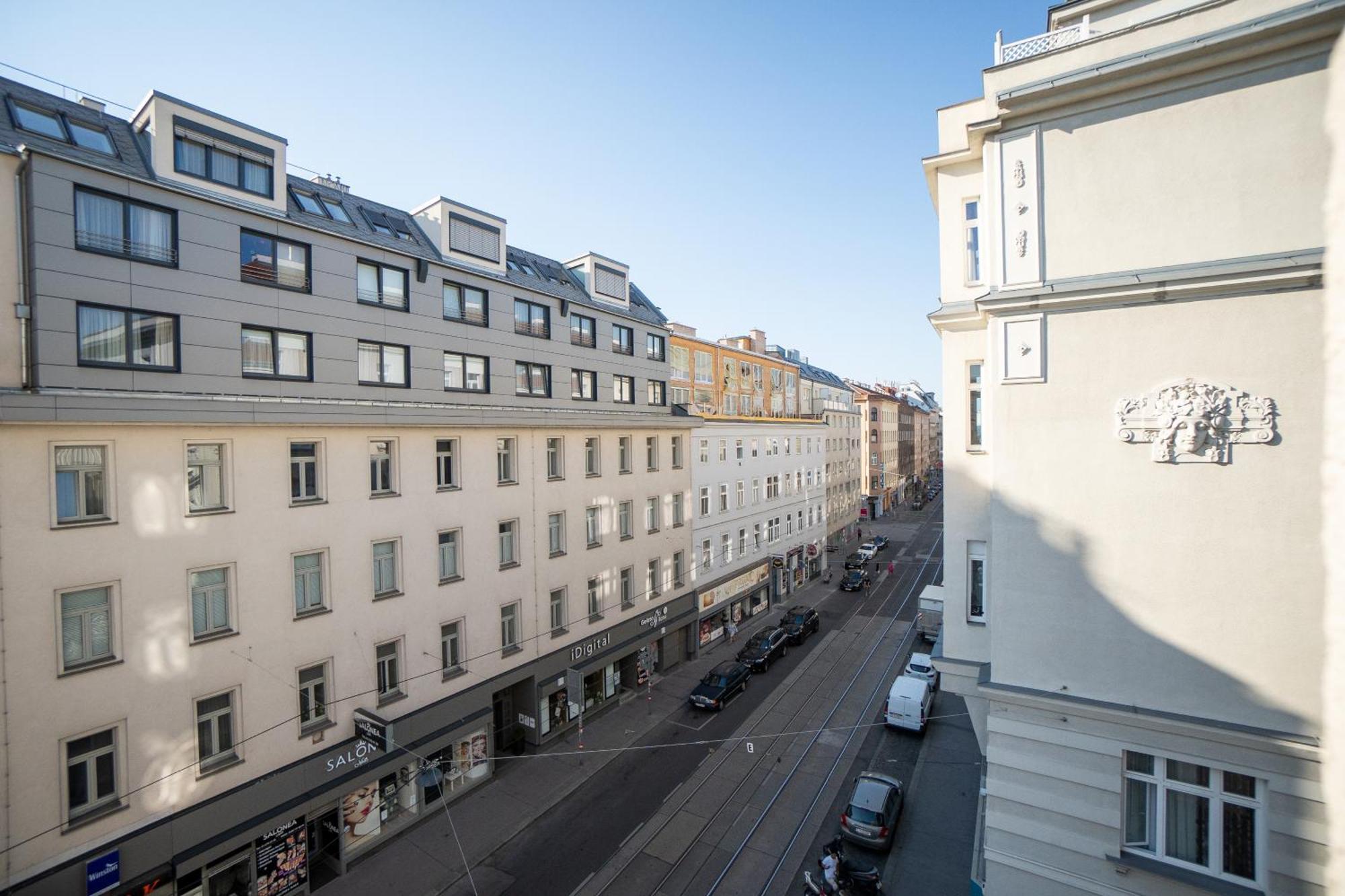 Beautiful New Near Center Apartamento