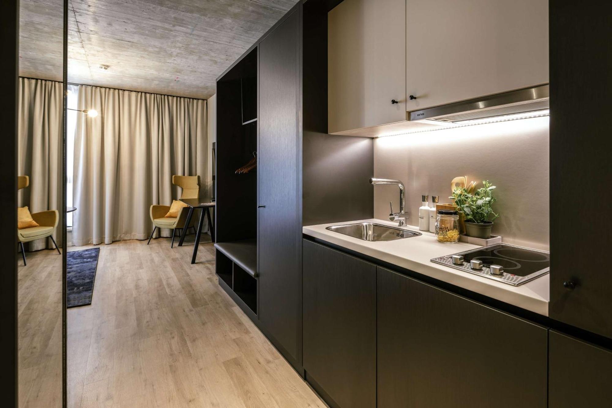 Adina Serviced Aparthotel 4*