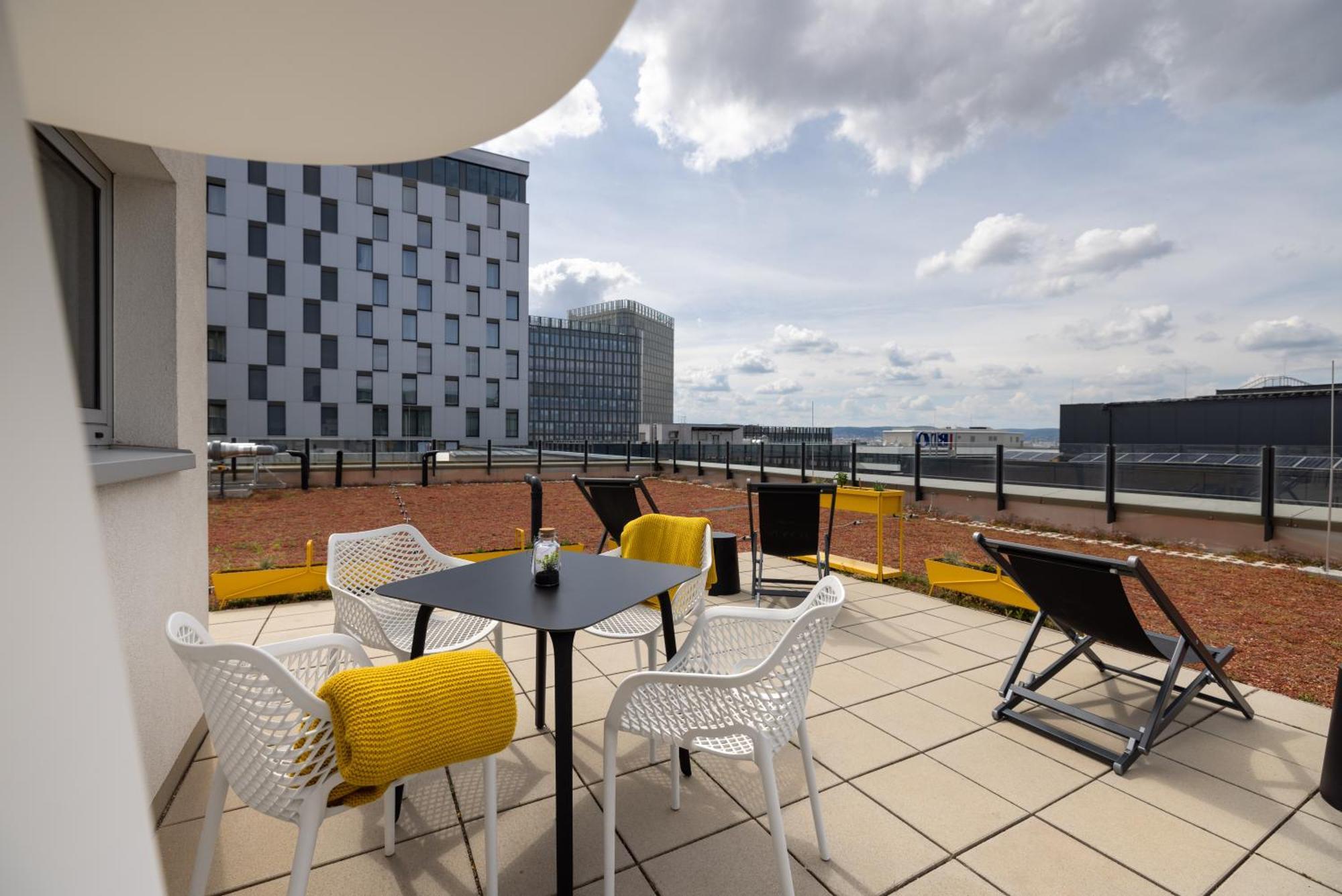Adina Serviced Aparthotel 4*