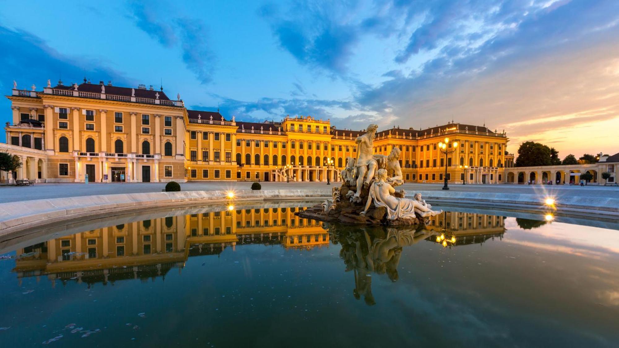 Schoenbrunn Palace Family * Vienna