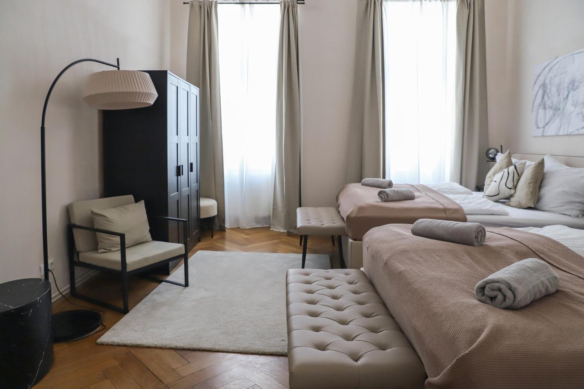 Spacious Apartment, 3 Min To U6 Metro Vienna