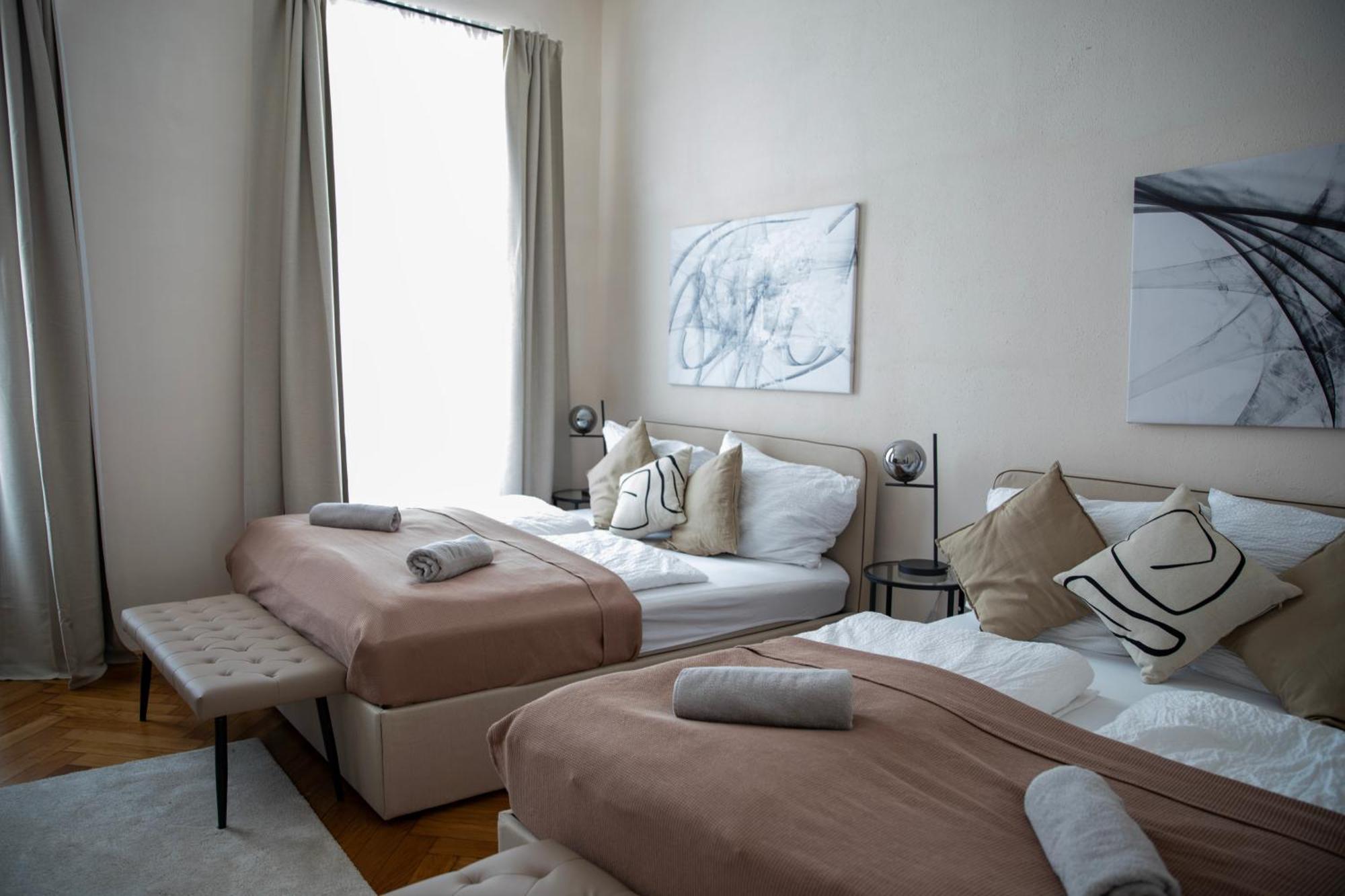 Apartment Spacious Apartment, 3 Min To U6 Metro *