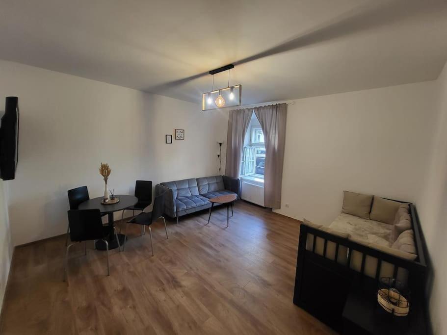 Apartment Exklusive Gartenwohnung *
