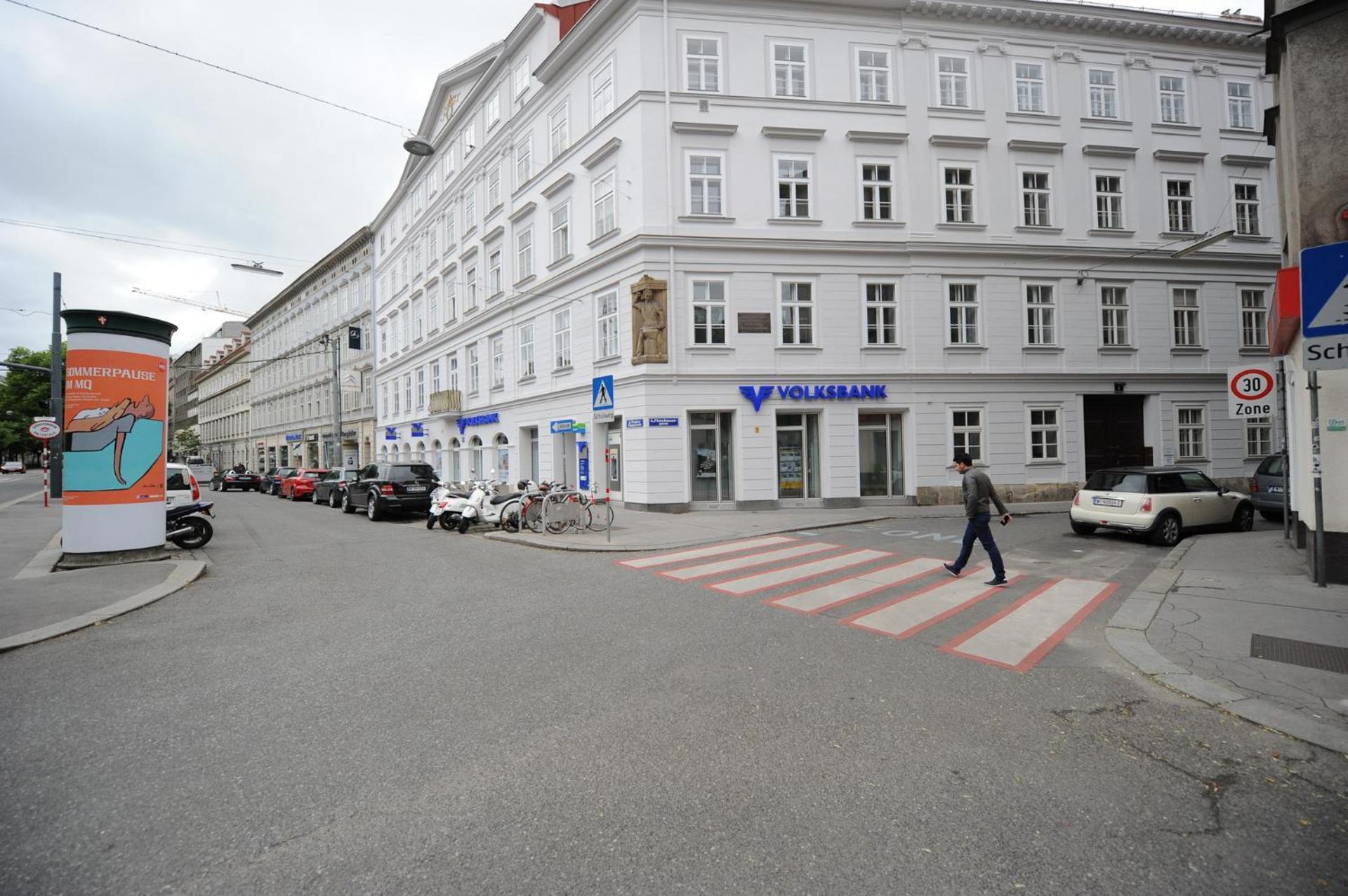 Beautiful Flat Top-17 Vienna