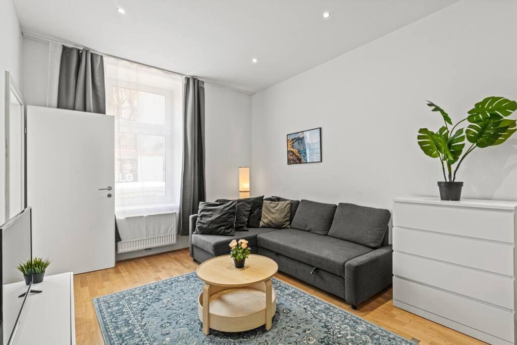 Modern Near Center 1br Vienna