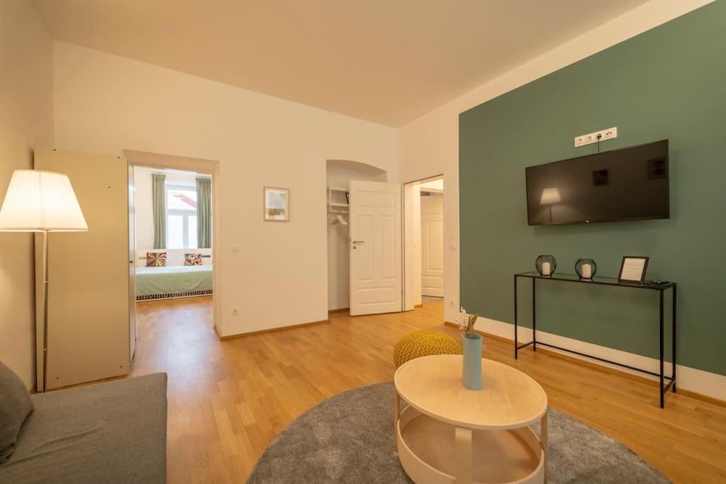 Spacious Mitten In * Vienna