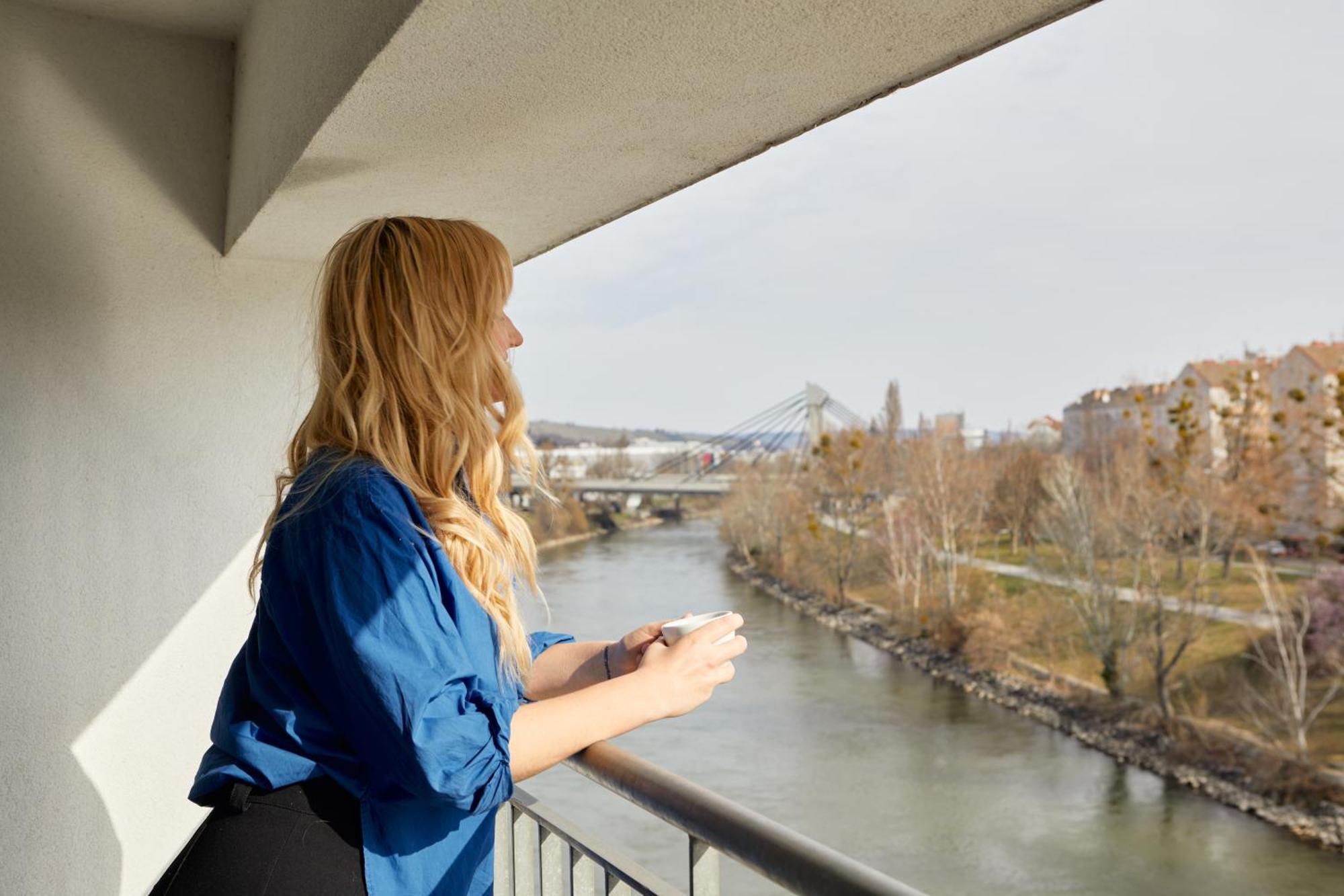 Urban Island I Riverside Apartment Vienna