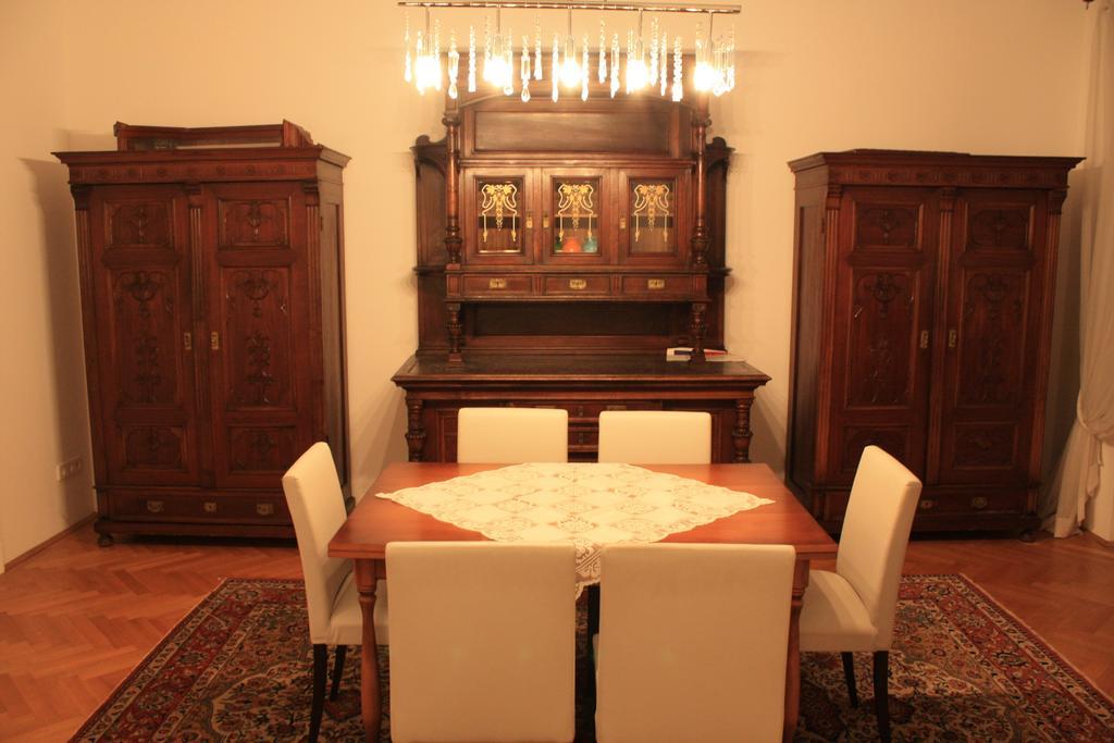 Schonbrunn Apartment