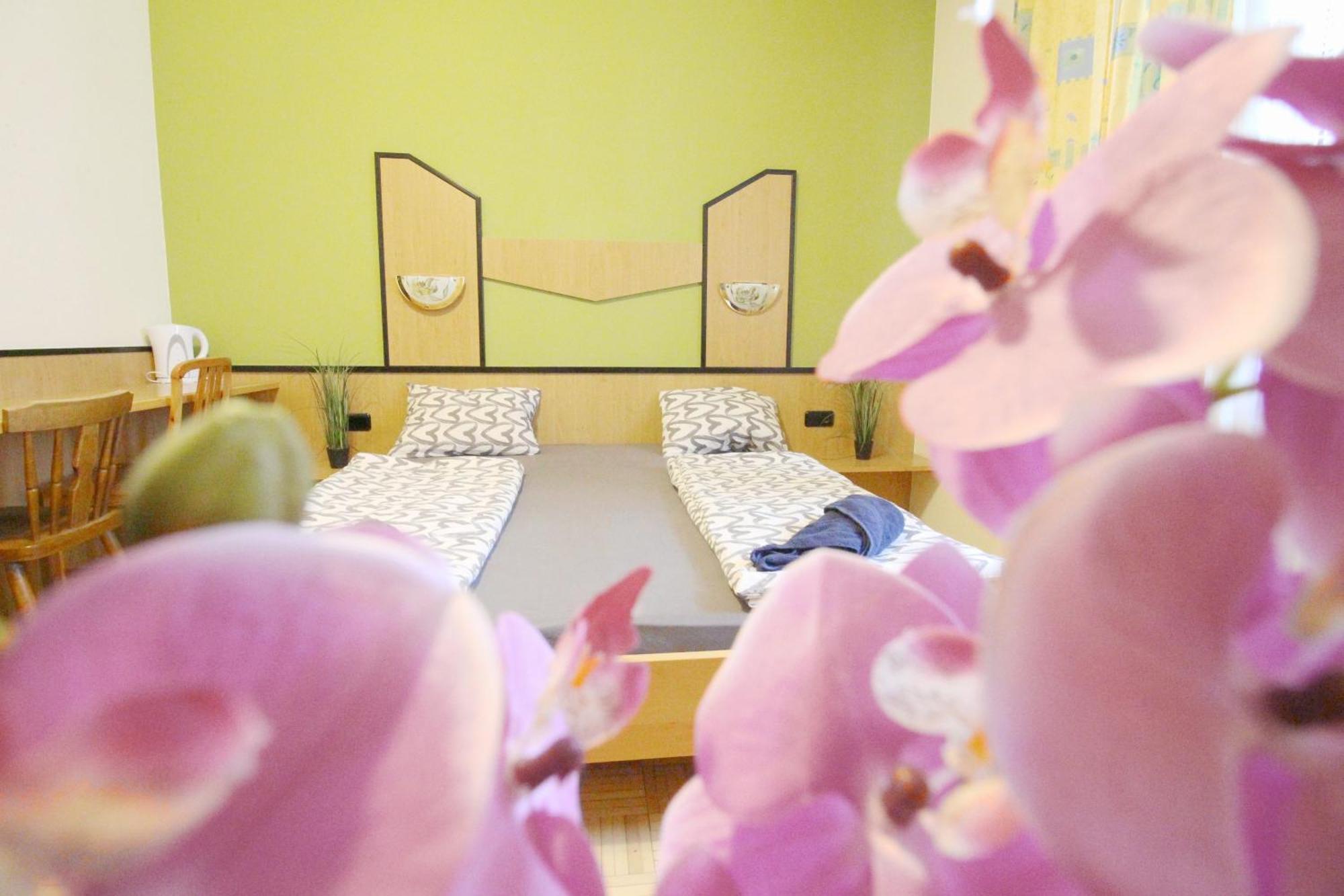 Aparthotel Triple In Hutteldorfer Strasse Area *