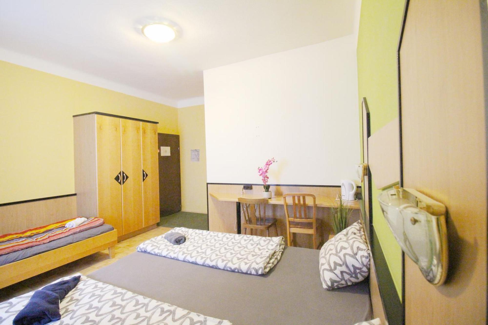 Aparthotel Triple In Hutteldorfer Strasse Area