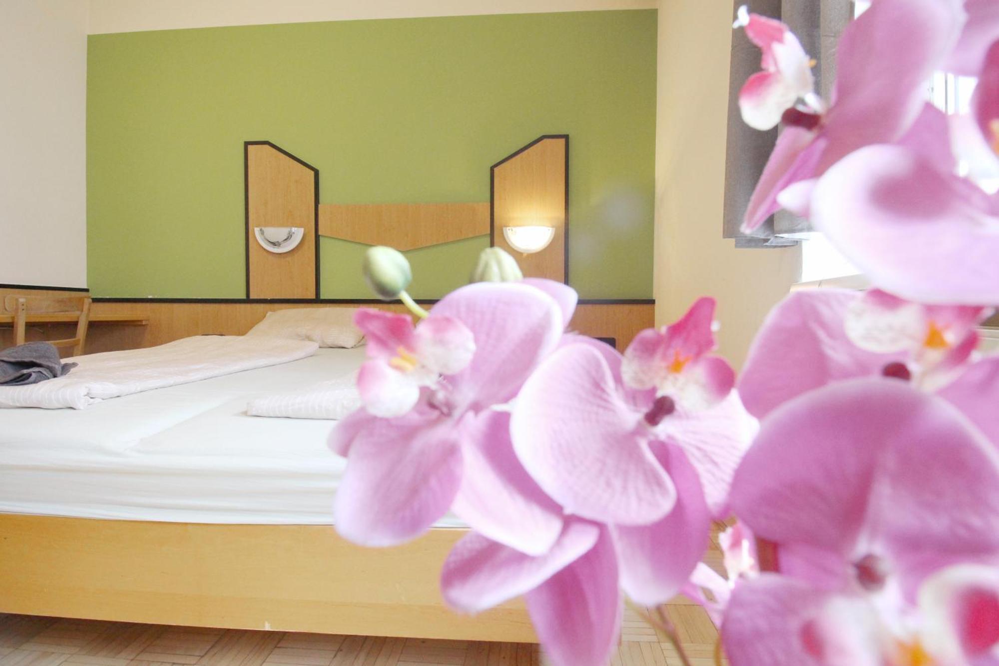 Aparthotel Triple In Hutteldorfer Strasse Area