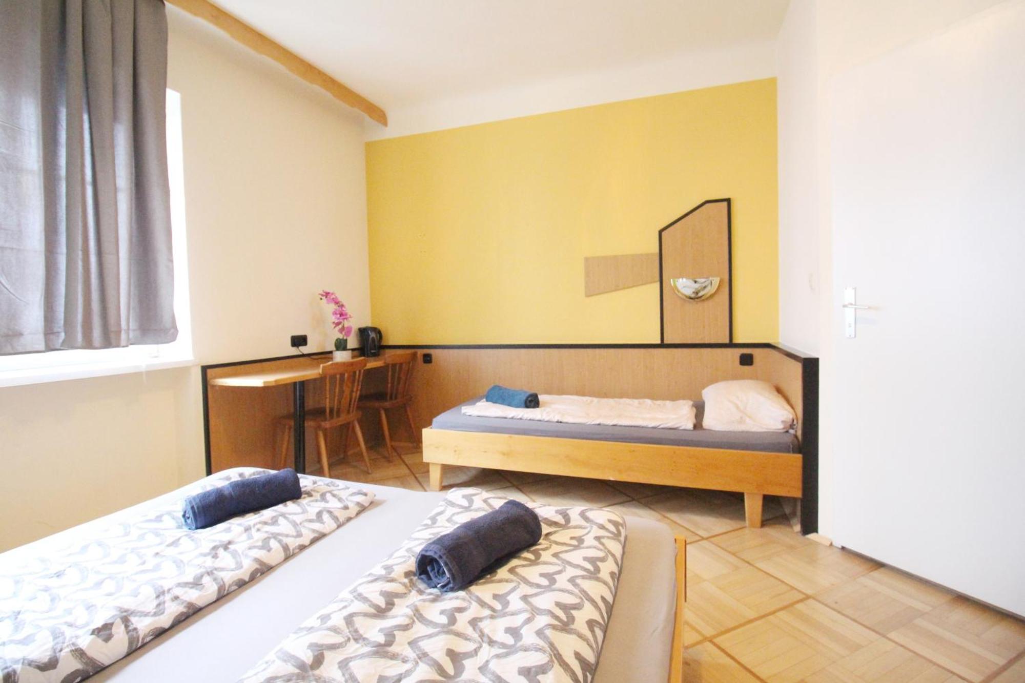 Aparthotel Triple In Hutteldorfer Strasse Area Viena