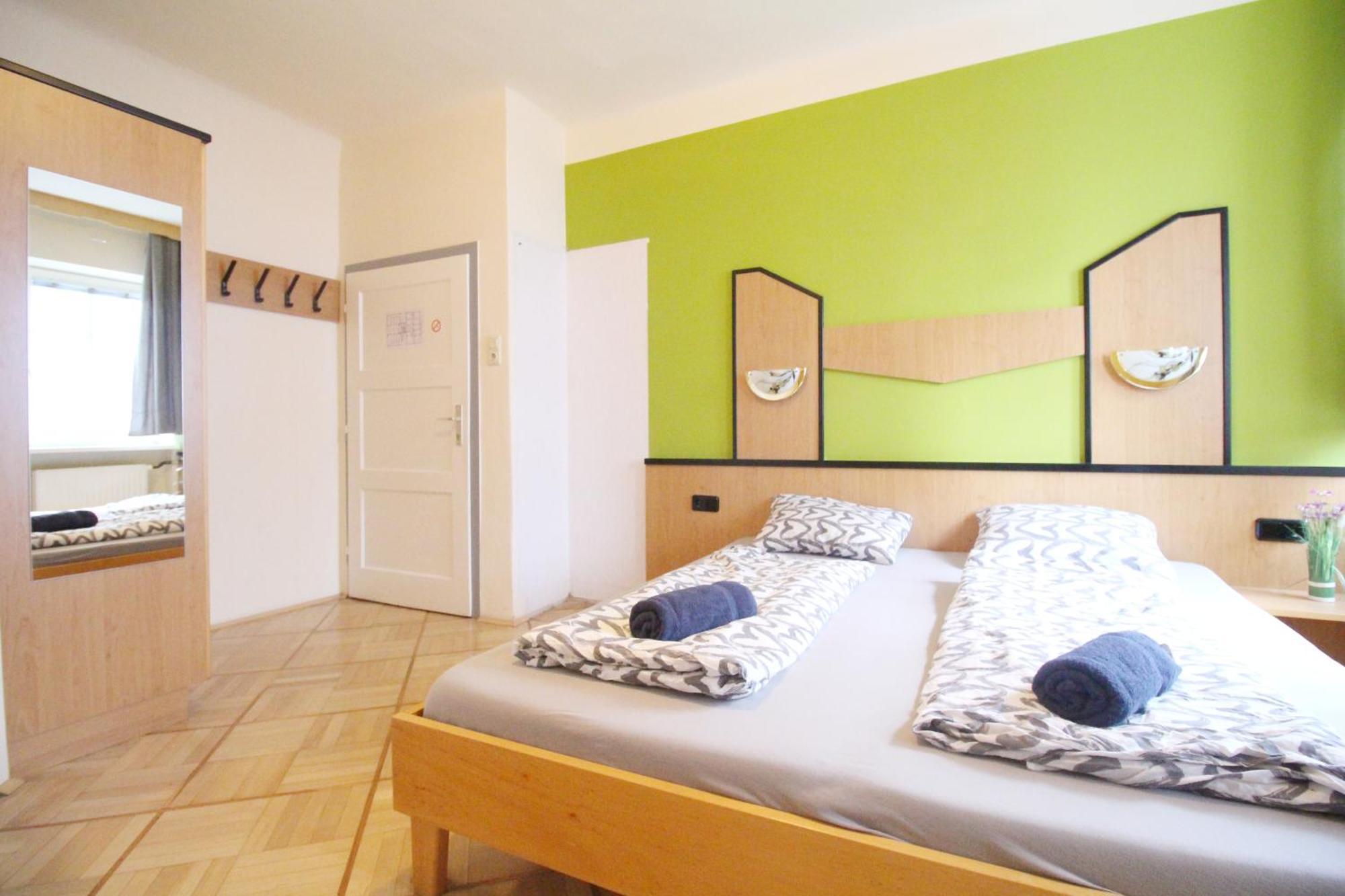 Aparthotel Triple In Hutteldorfer Strasse Area *