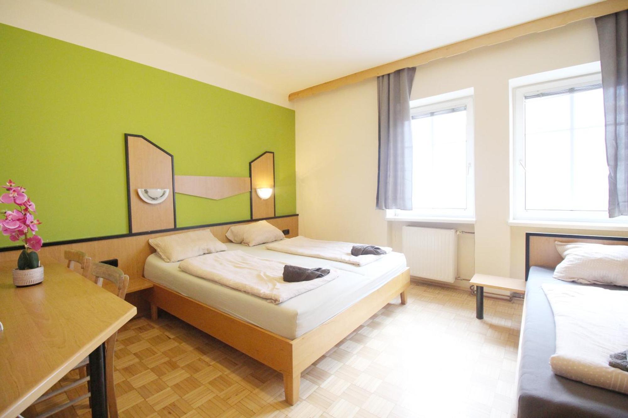Triple In Hutteldorfer Strasse Area