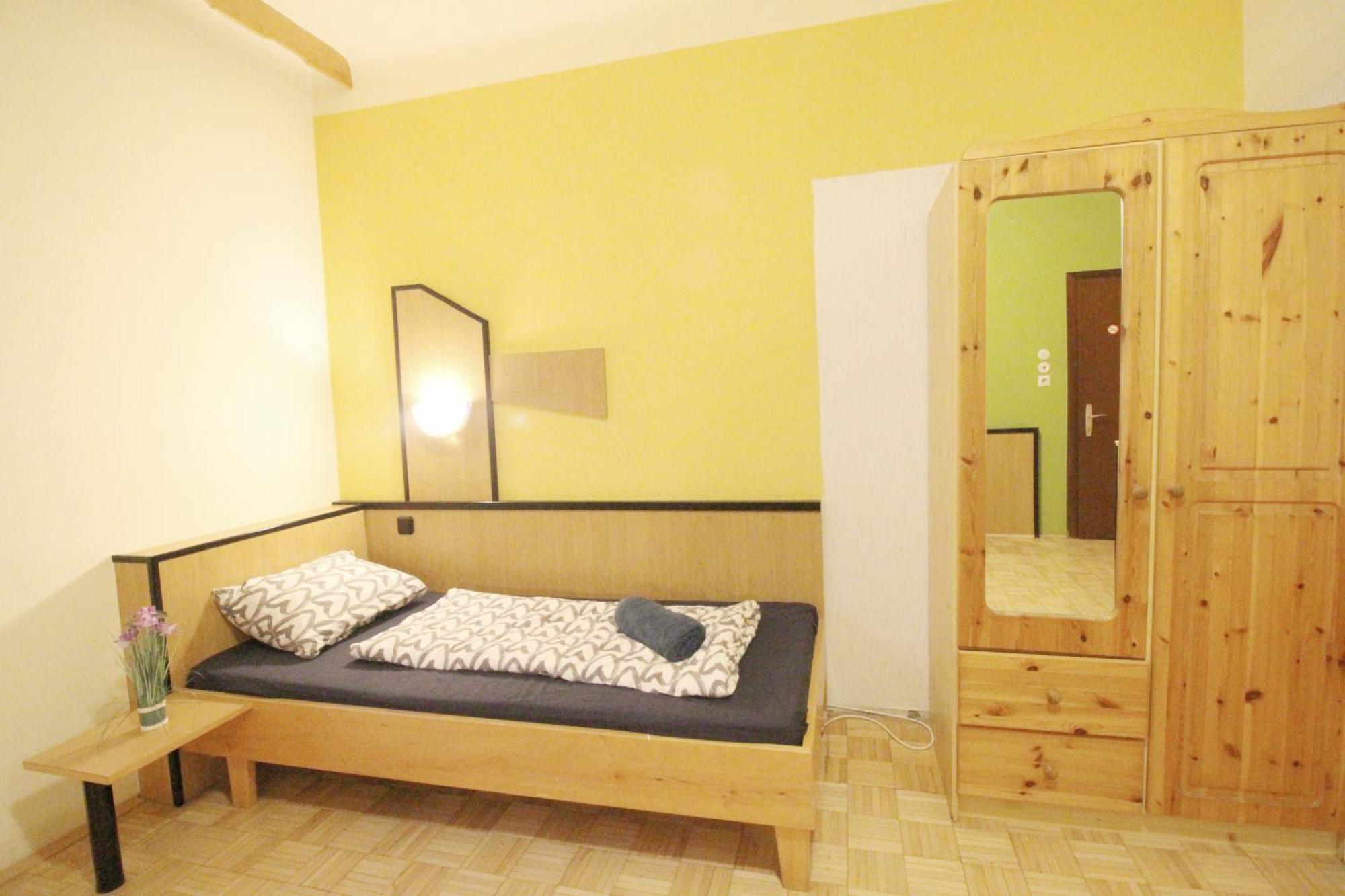 Triple In Hutteldorfer Strasse Area Aparthotel *